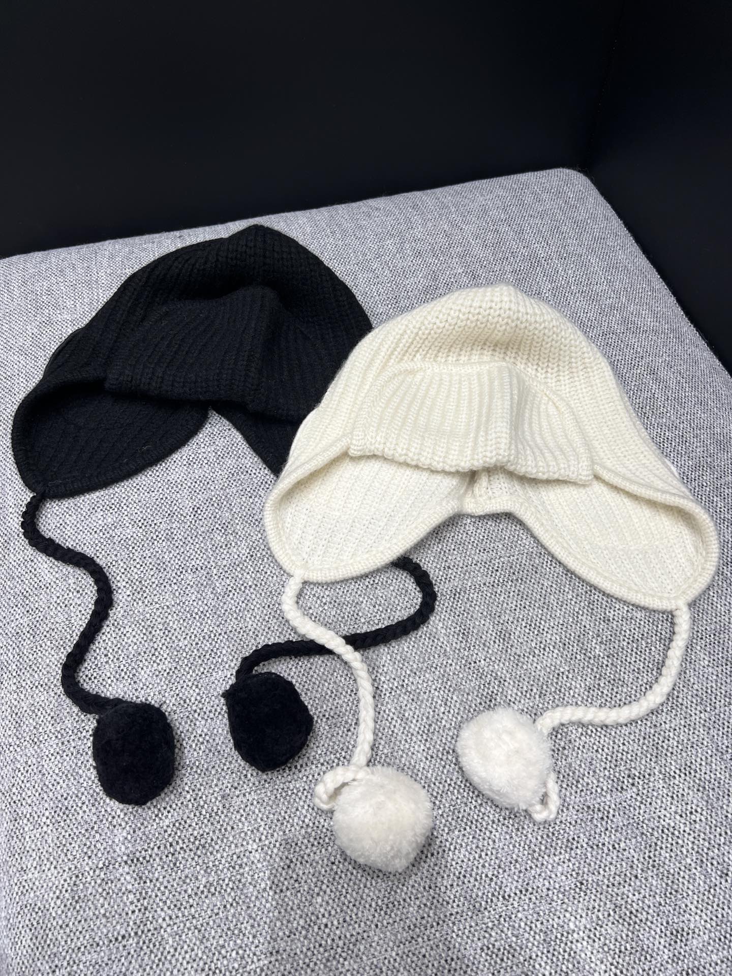 C 25B New High-End Handcrafted Collection Cashmere Pom Pom Lei Feng Hat