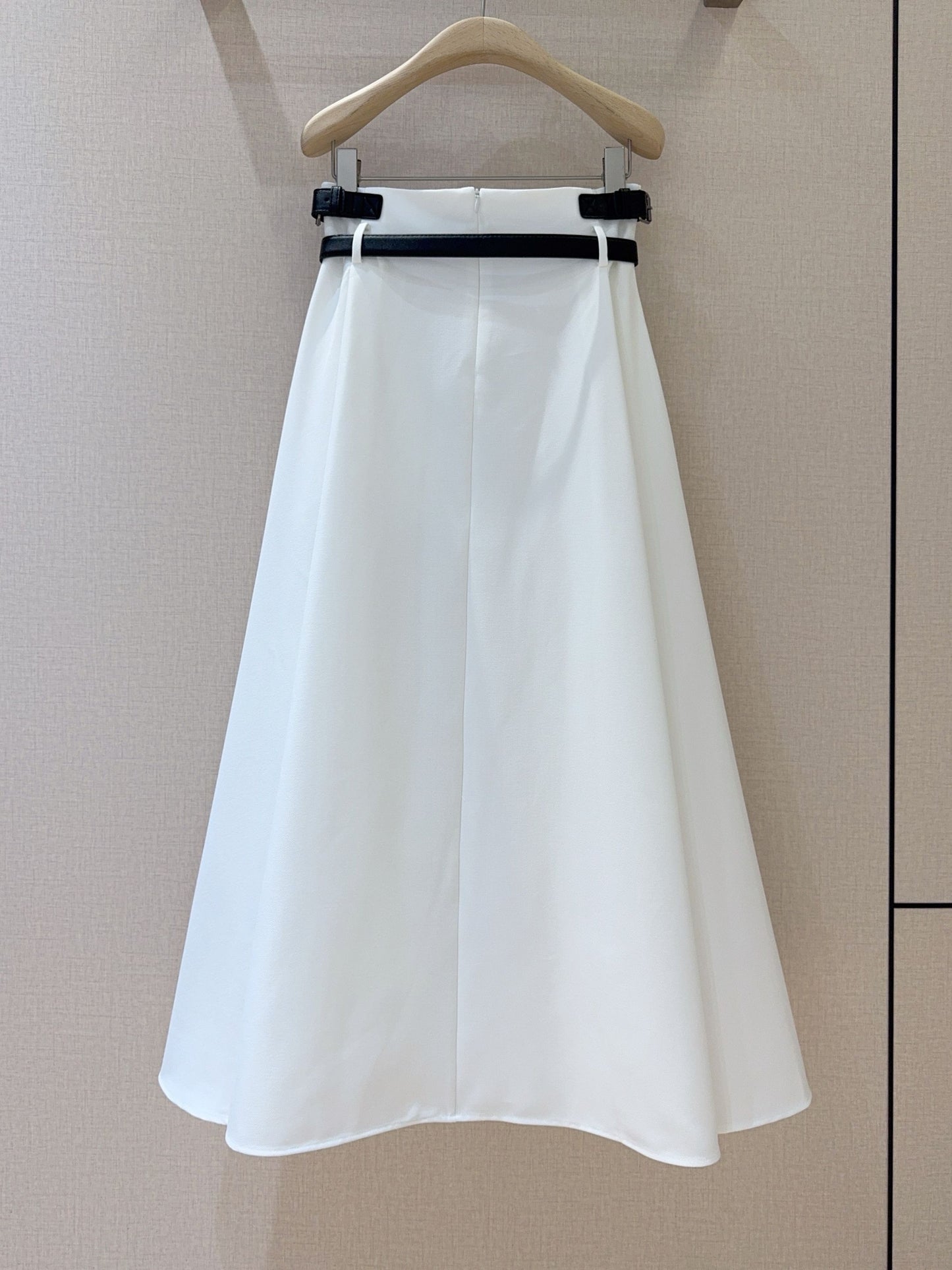 D 25 Mid-length with belt skirt
