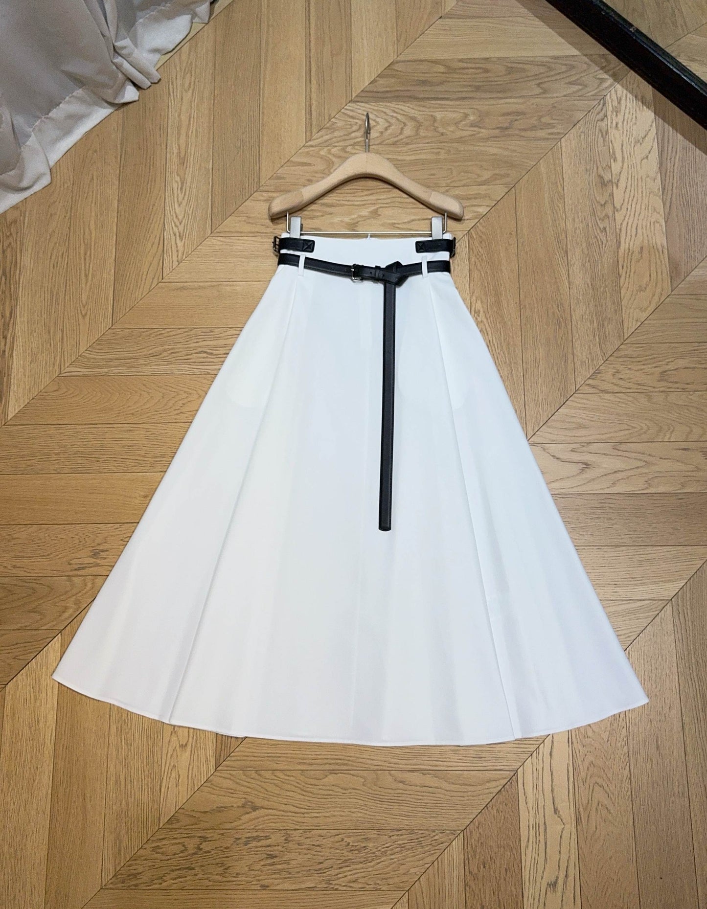 D 25 Mid-length with belt skirt