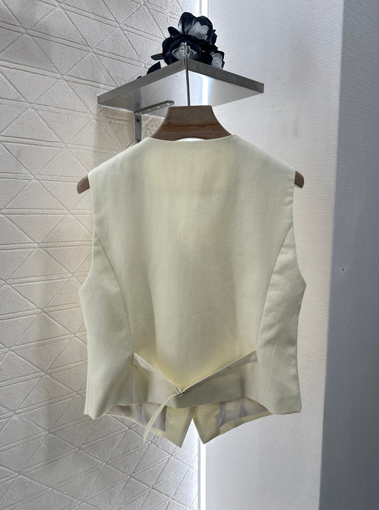 D 25 Silk scarf vest wide-legged pants set