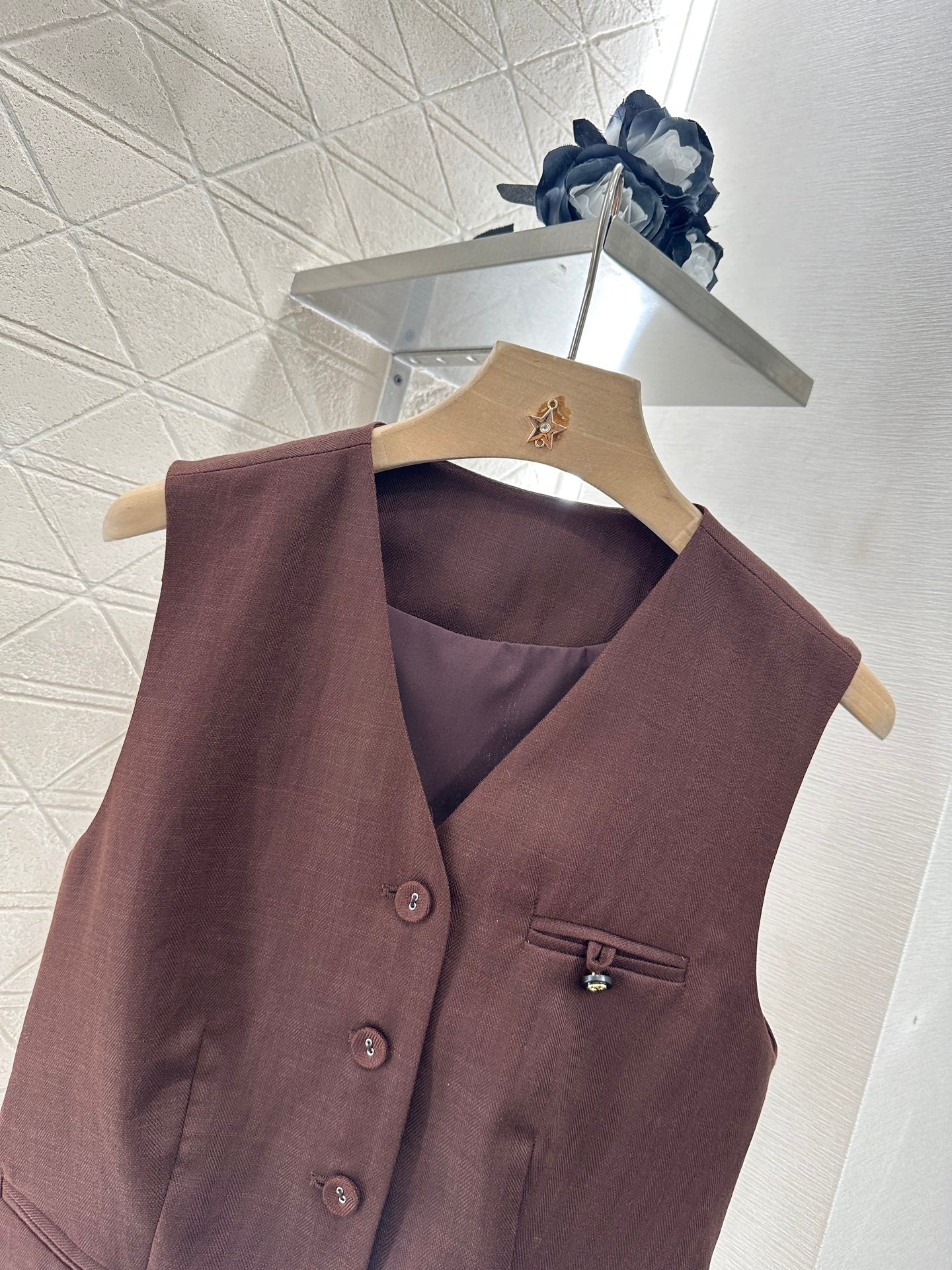 D 25 Silk scarf vest wide-legged pants set