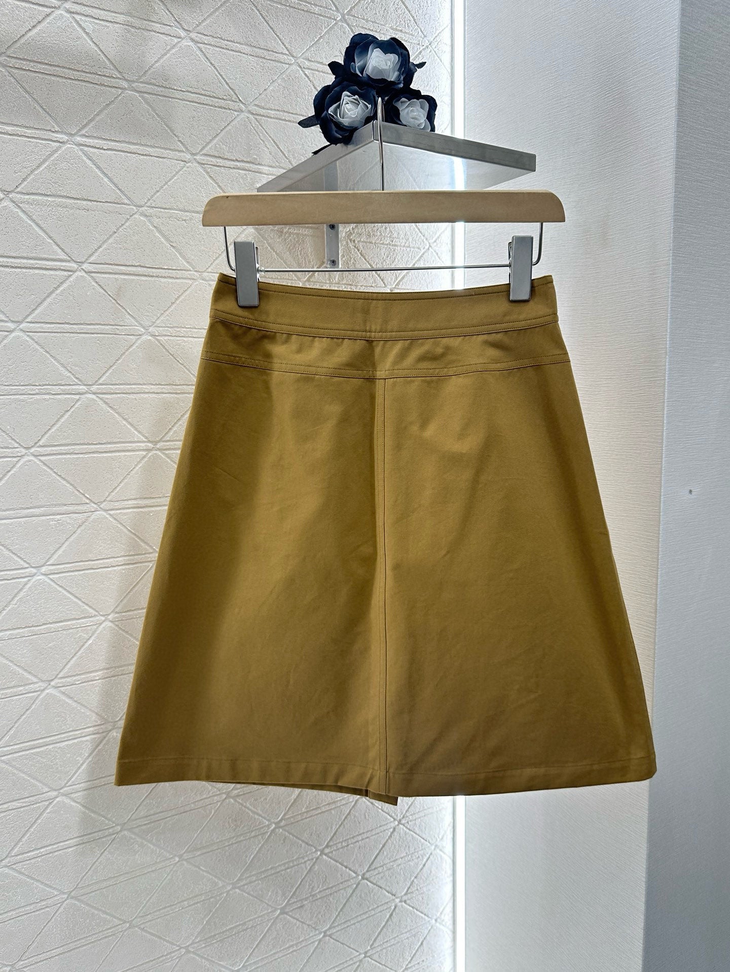 CE 2025 Vintage Lapel Jacket and Half Skirt Suit
