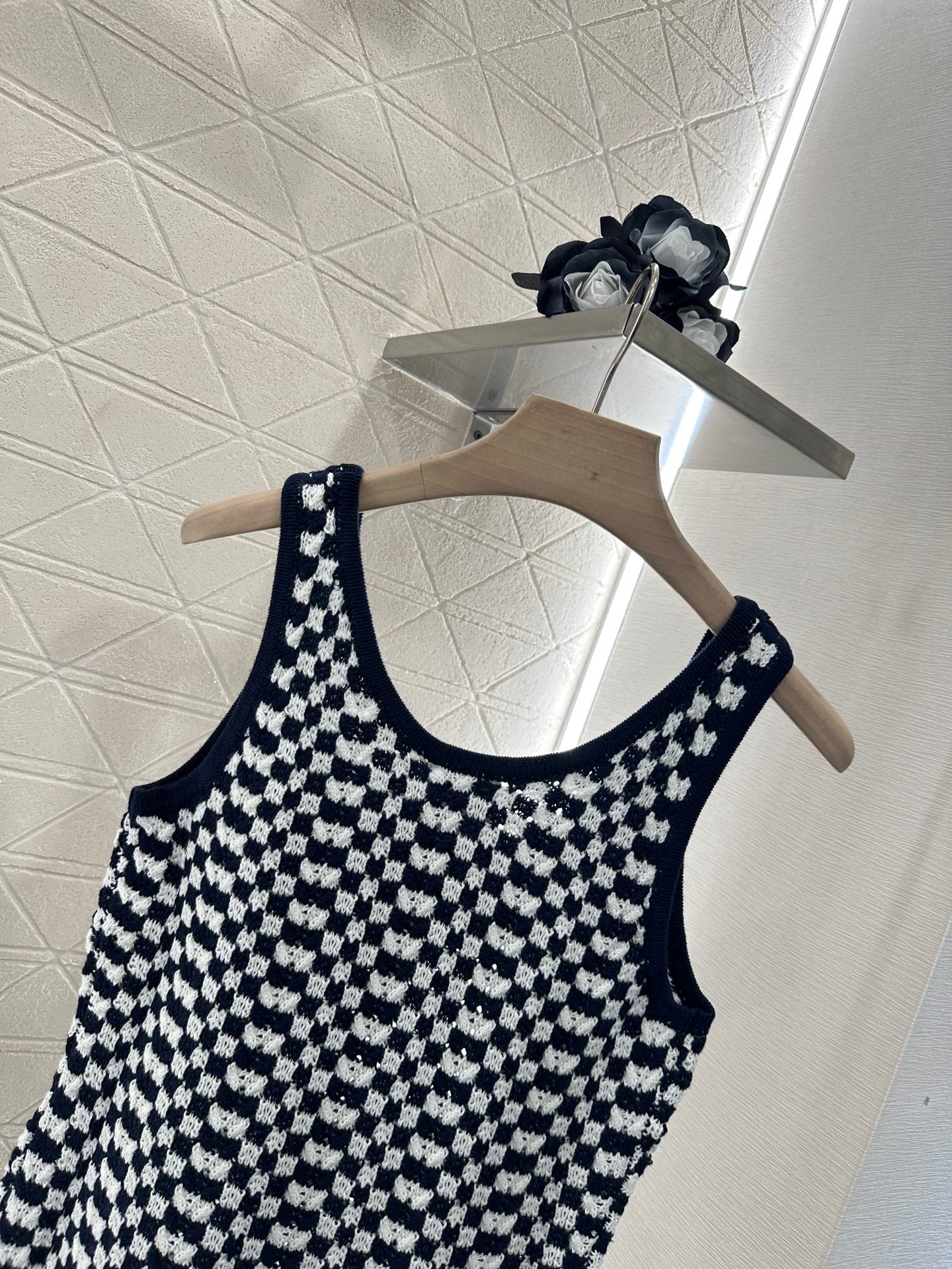 CE 25 Black and white plaid slim fit knitted vest