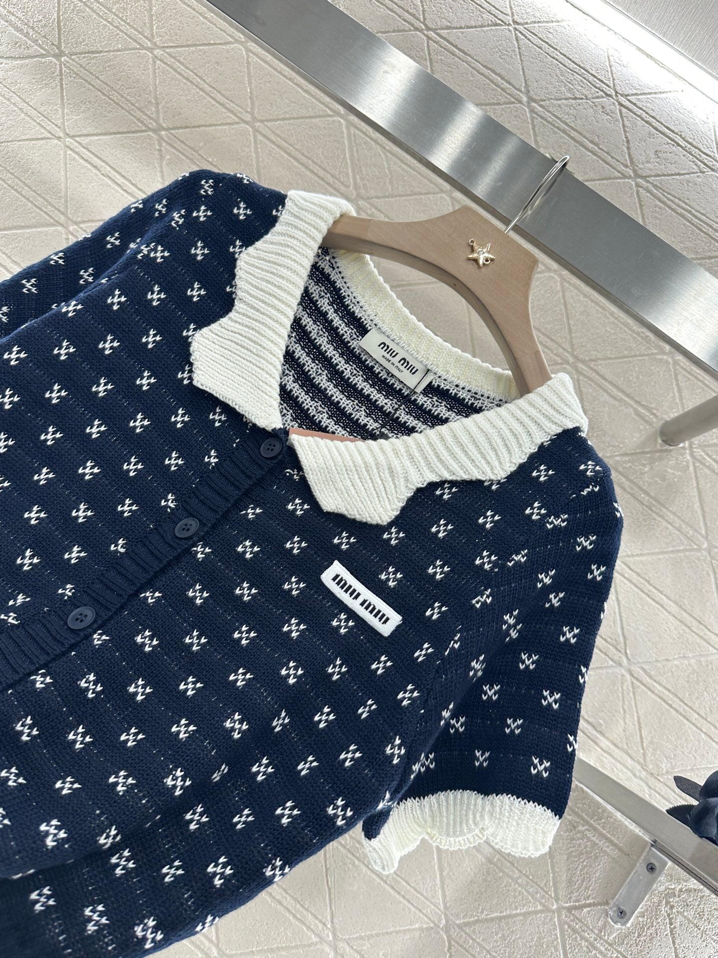 M 25 Contrast color knitted short-sleeved cardigan