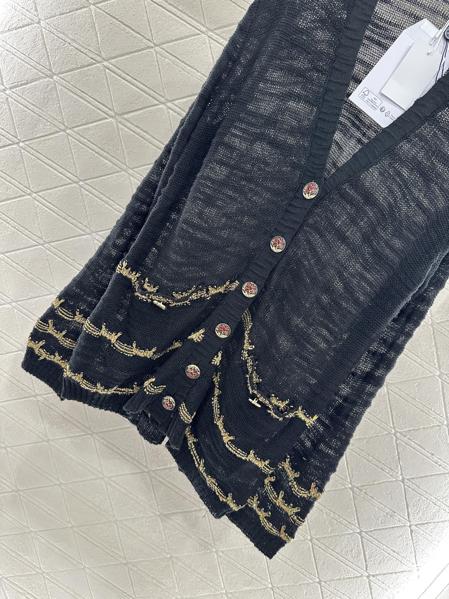 C 25 Gold thread embroidered hem knitted cardigan