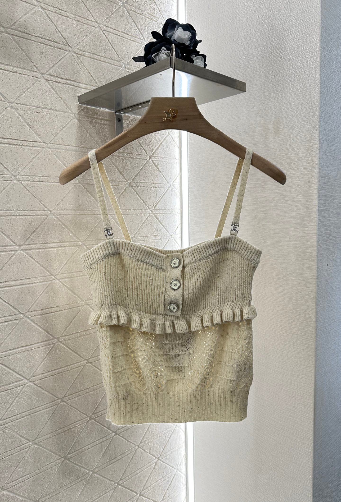 C 25 Knitted layered lace sling
