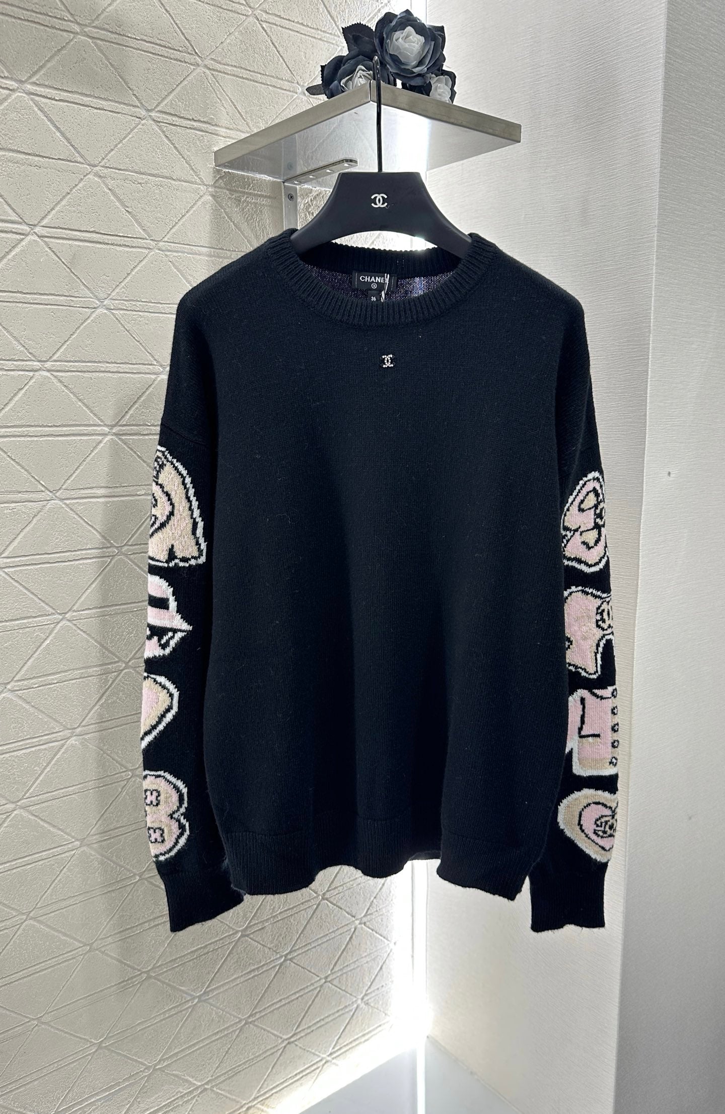 C 25 Comic-patterned crocheted letter knit sweater