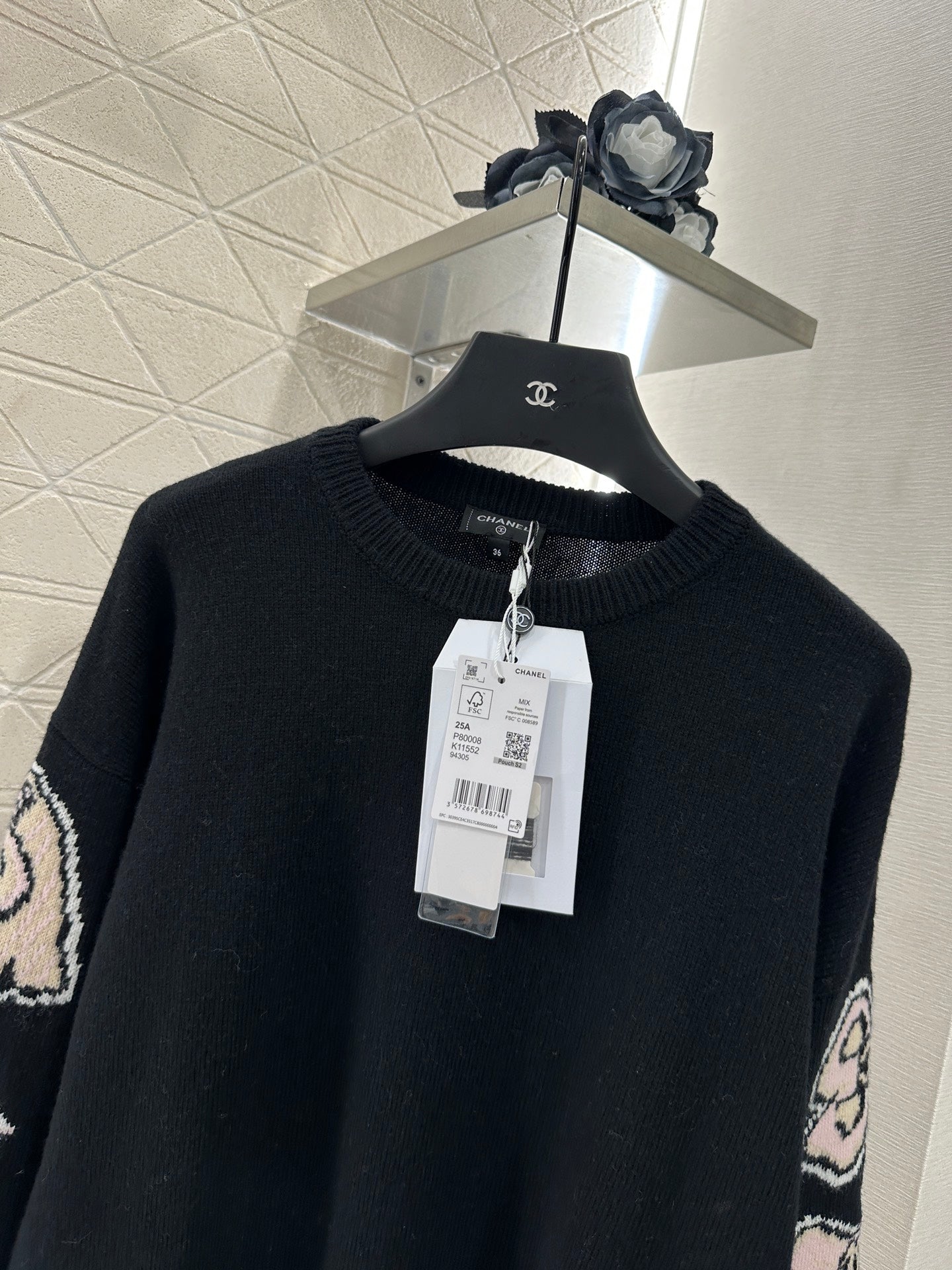 C 25 Comic-patterned crocheted letter knit sweater