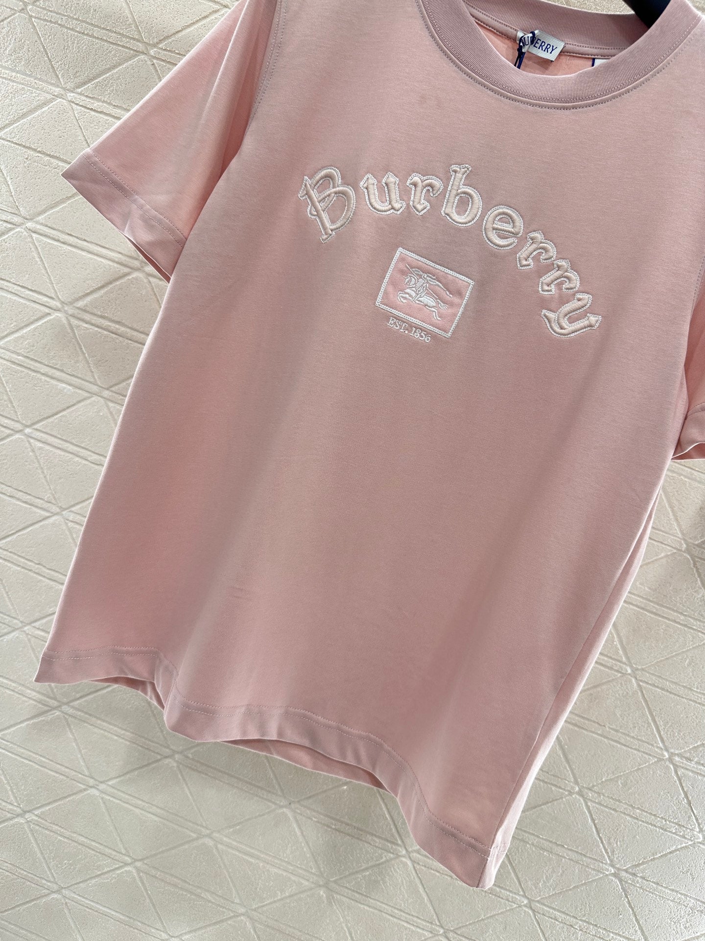 BU 25 Round-neck embroidered warhorse 𝑇𝑒𝑒