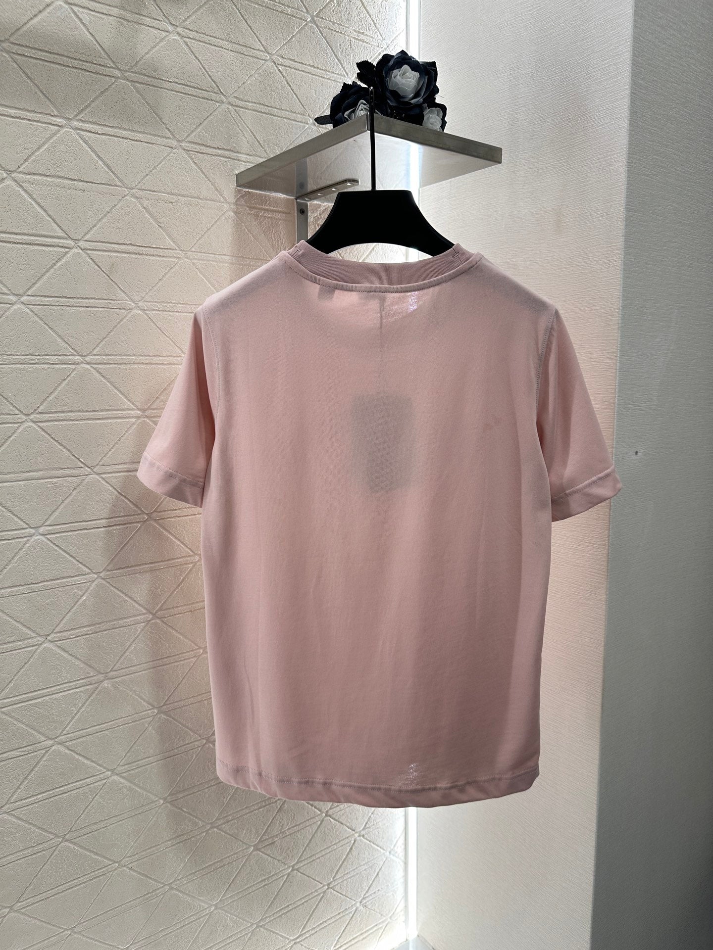 BU 25 Round-neck embroidered warhorse 𝑇𝑒𝑒