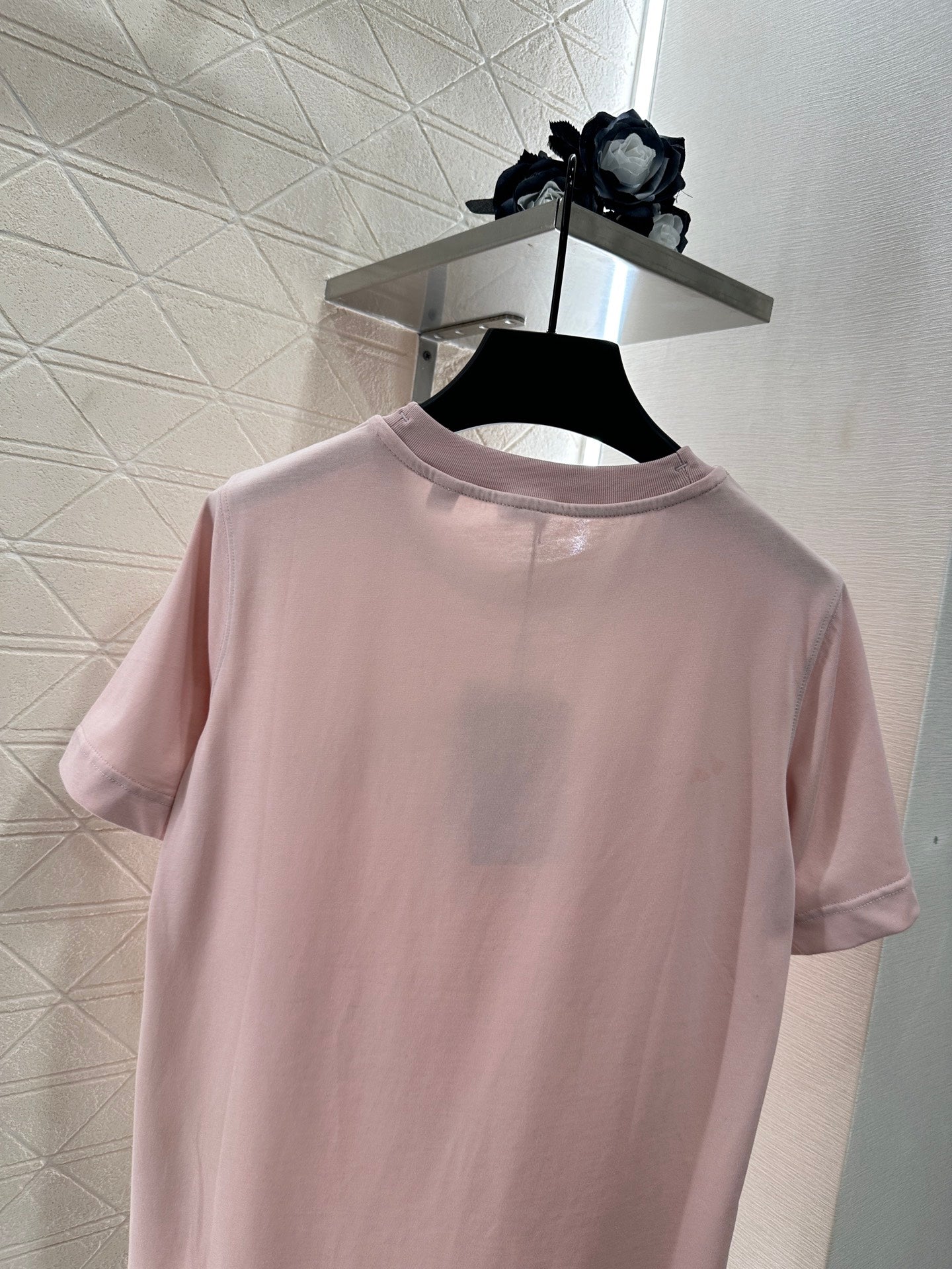 BU 25 Round-neck embroidered warhorse 𝑇𝑒𝑒