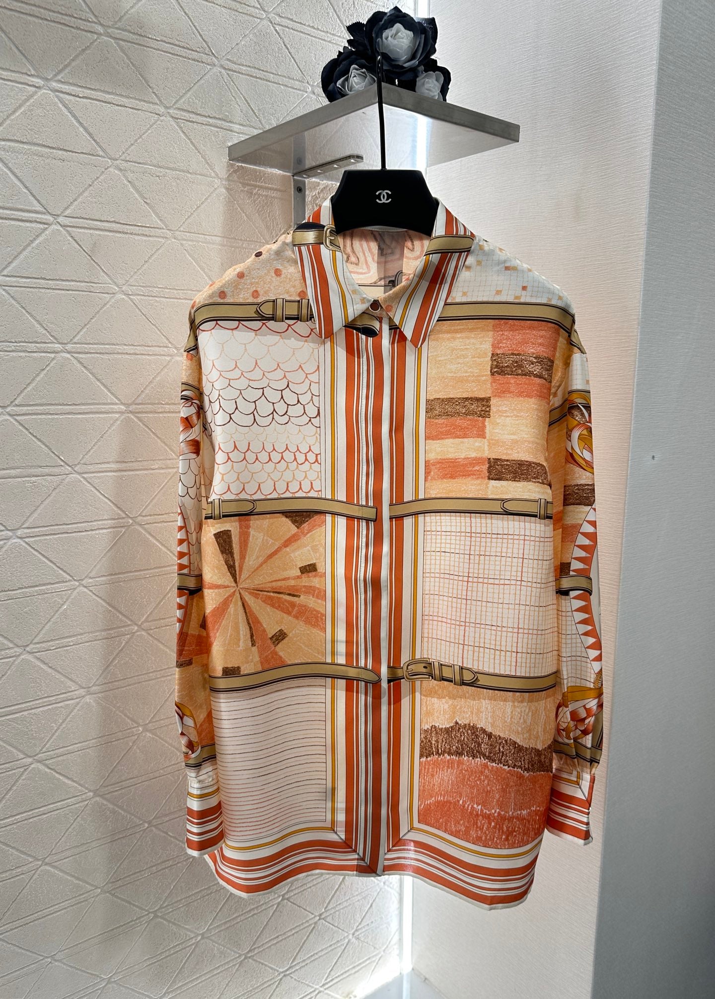 H 25 Color-blocked oversized silk shirt