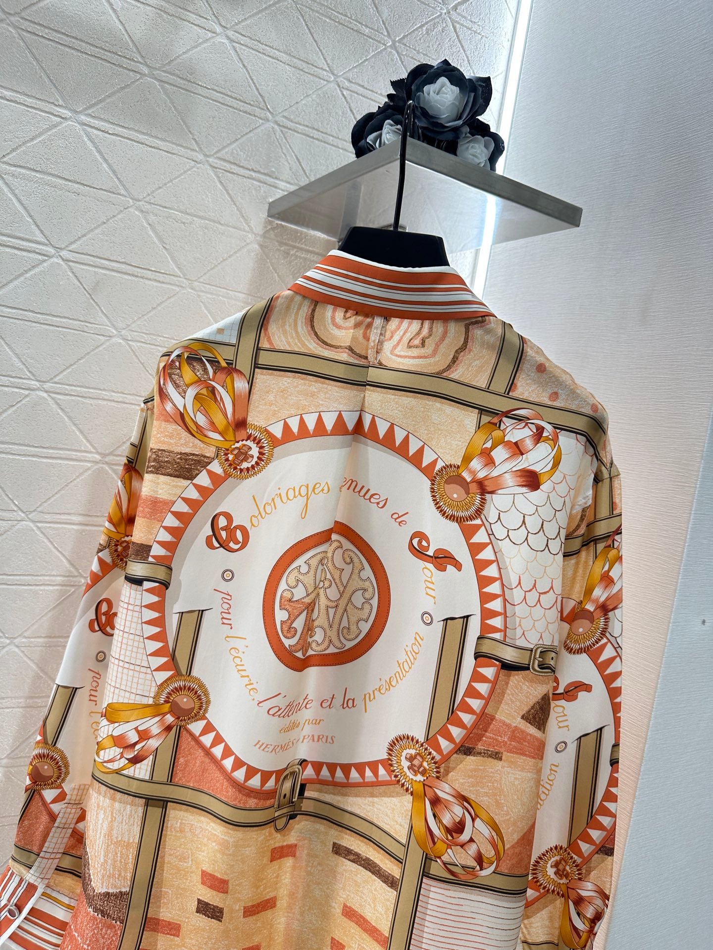 H 25 Color-blocked oversized silk shirt