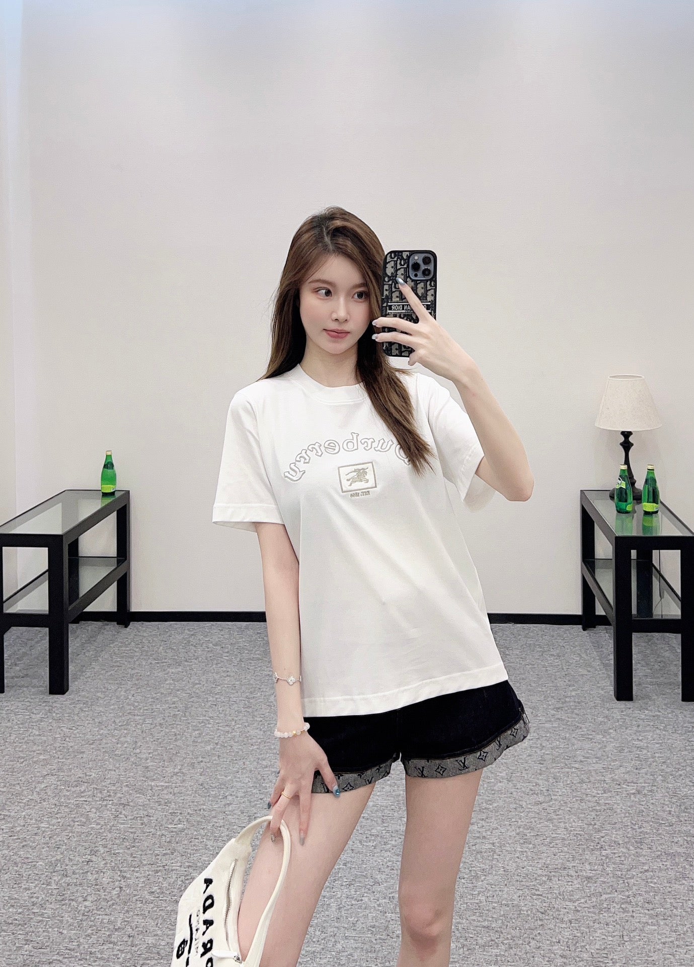 BU 25 Round-neck embroidered warhorse 𝑇𝑒𝑒