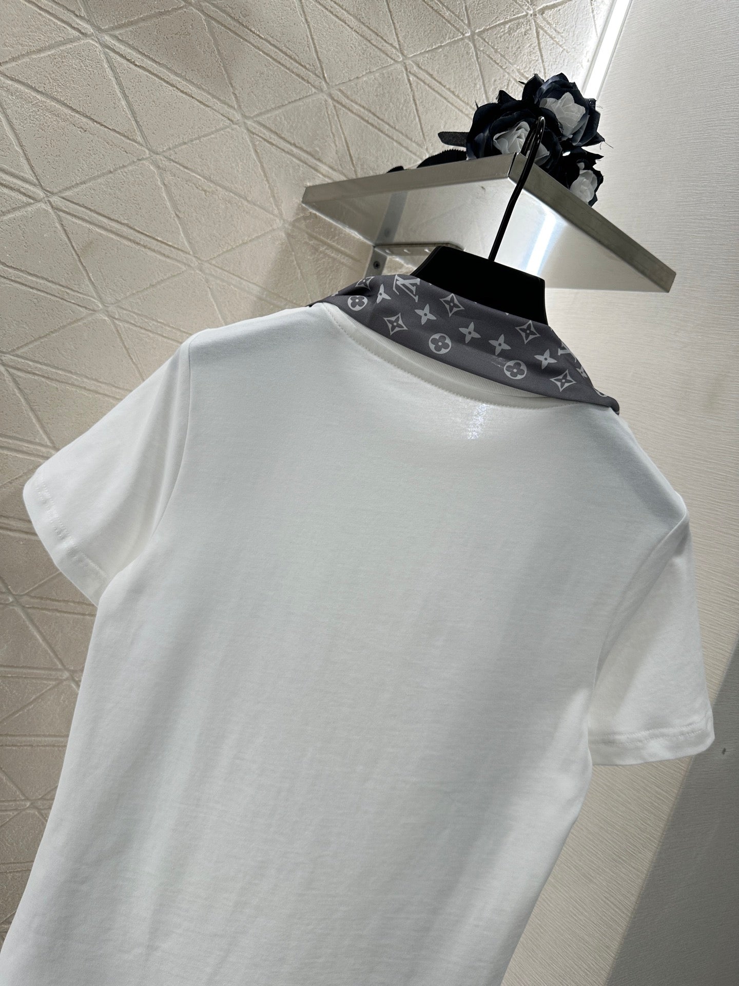 L 25 Round neck silk scarf chainššš