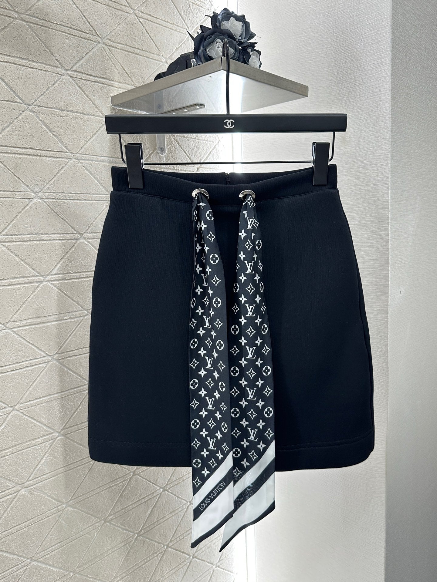 L 25 Hooded silk scarf sweatshirt skirt set