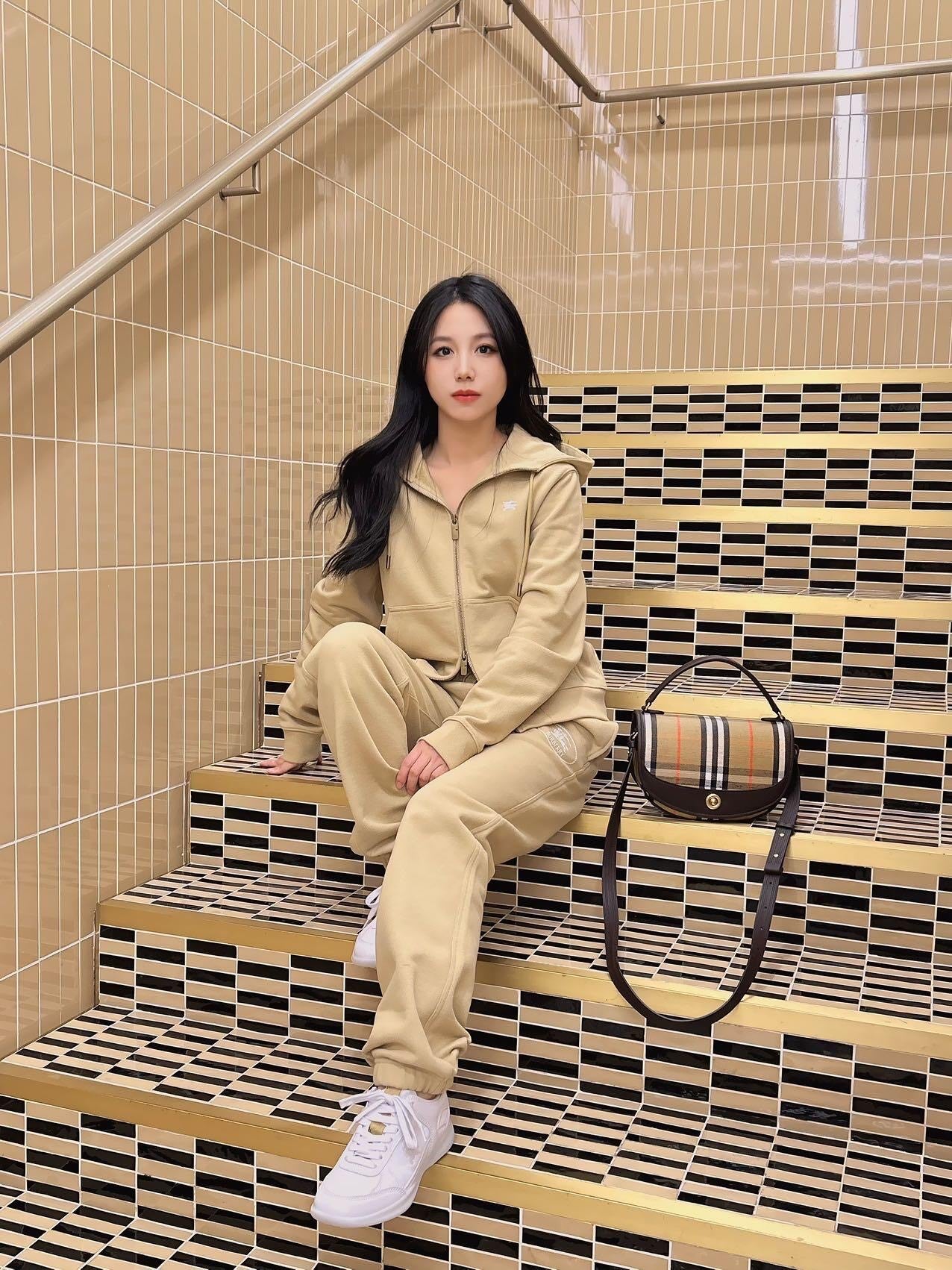 BU 25 Hooded drawstring zipper jacket and pants set