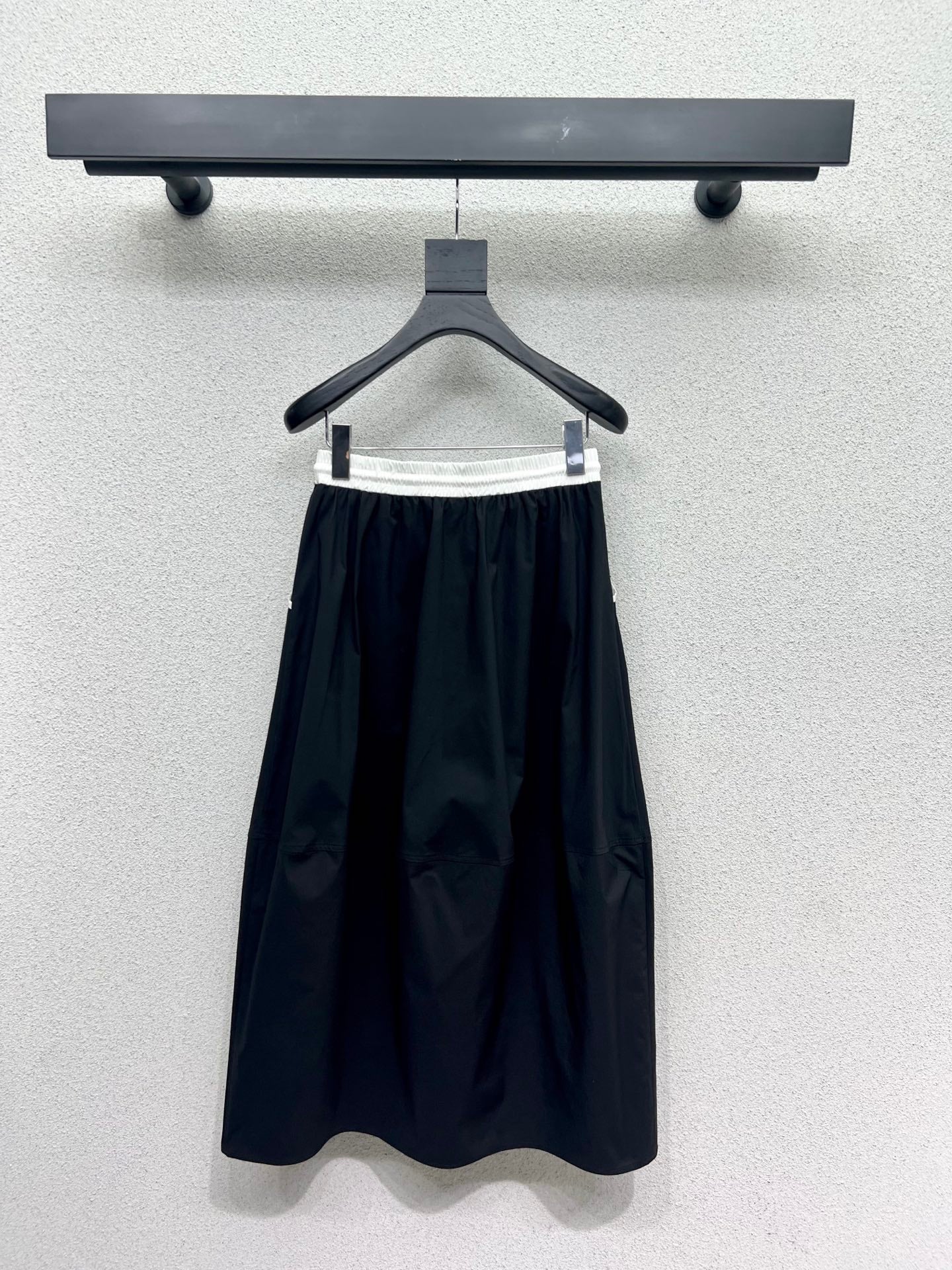 P 25 Triangle label elastic waist half skirt
