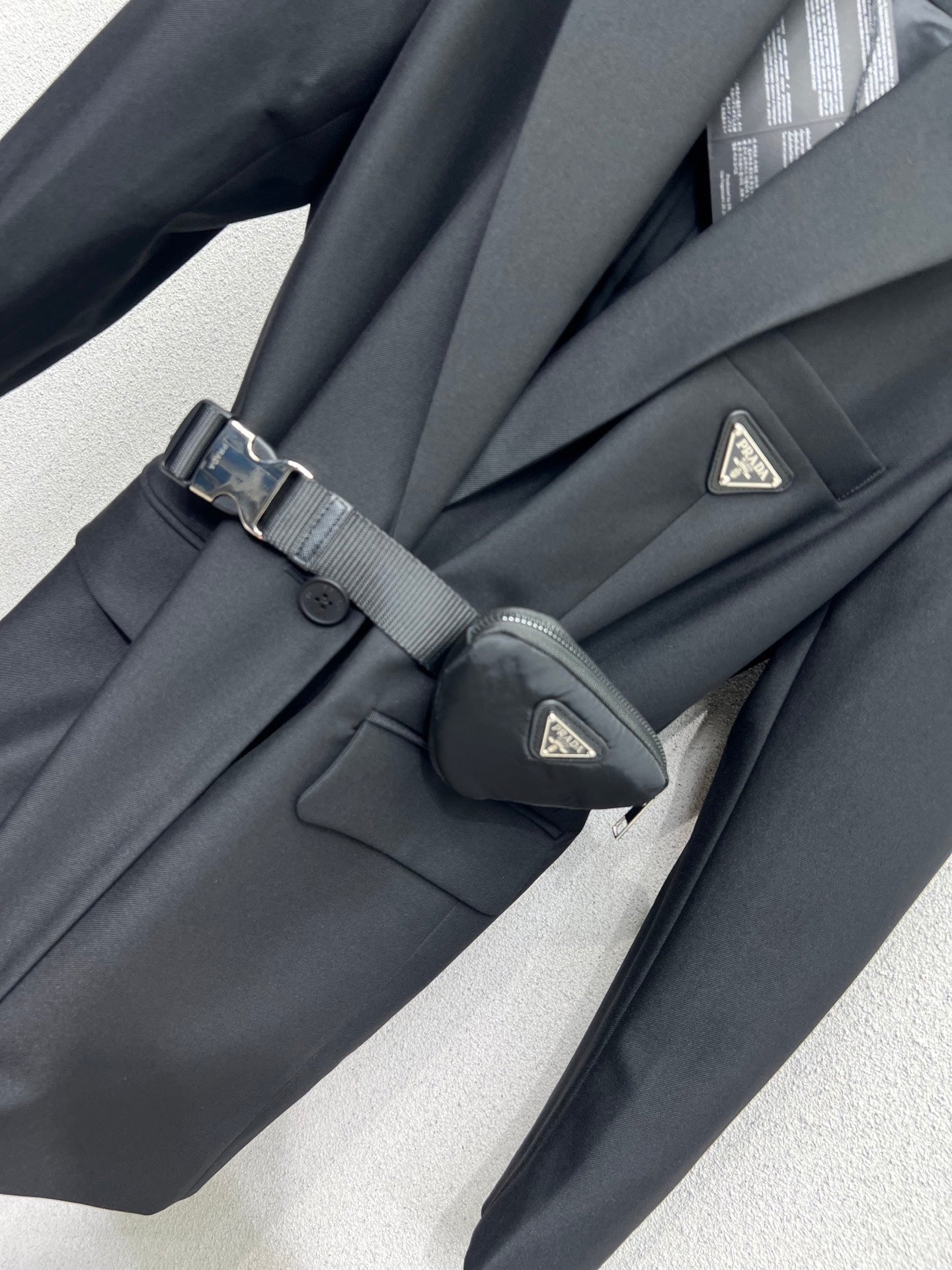 P 25 Classic suit jacket with waist bag