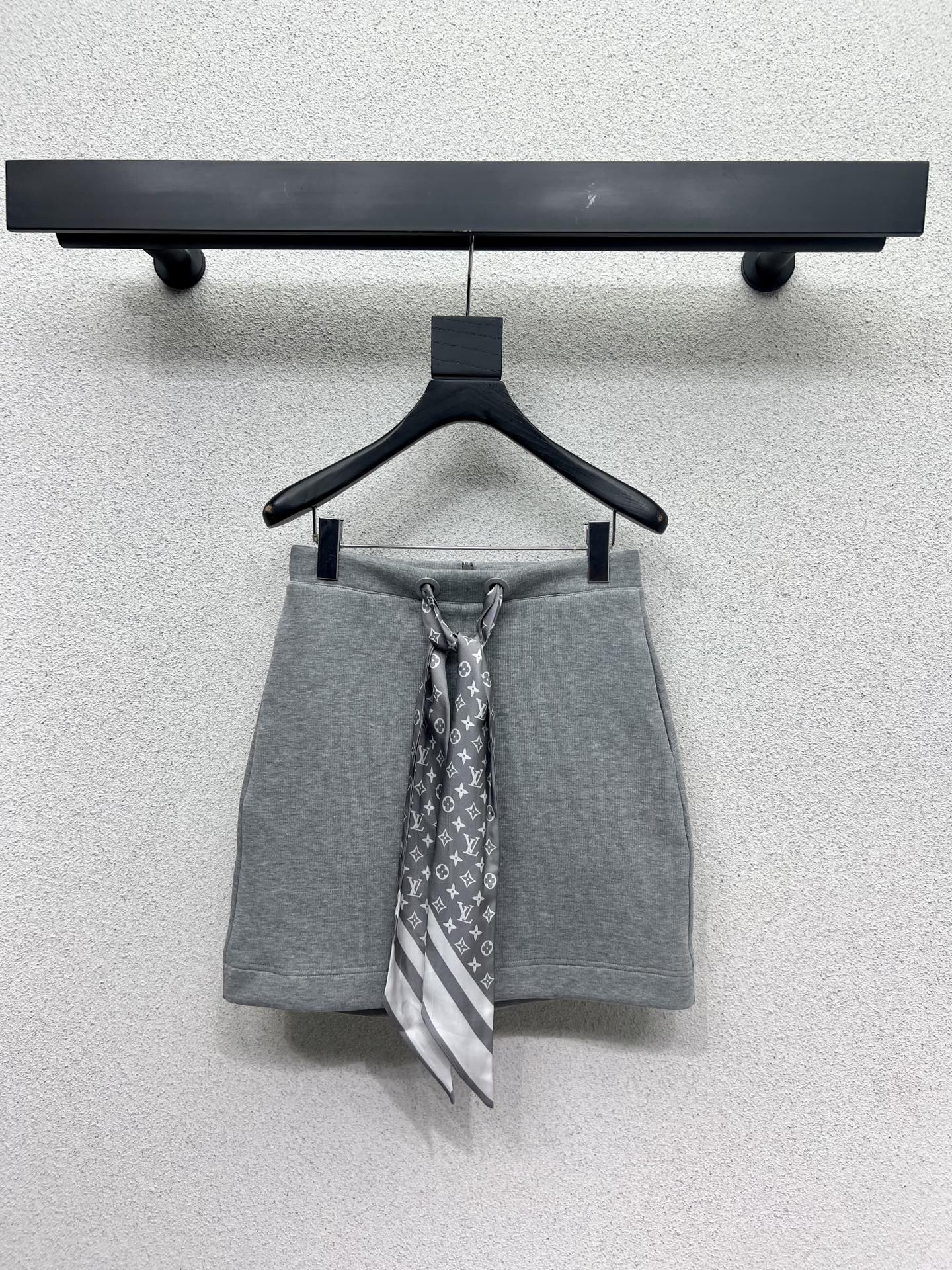 L 25 Hooded silk scarf sweatshirt skirt set