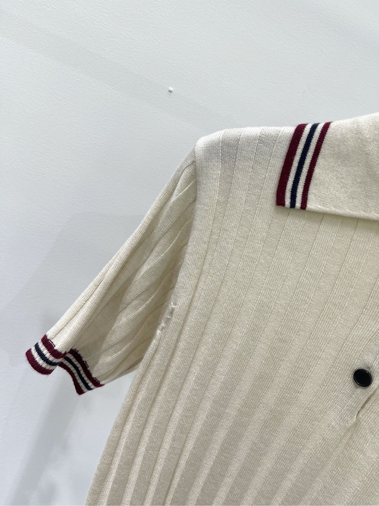 M 25Ss apricot red edge badge polo top