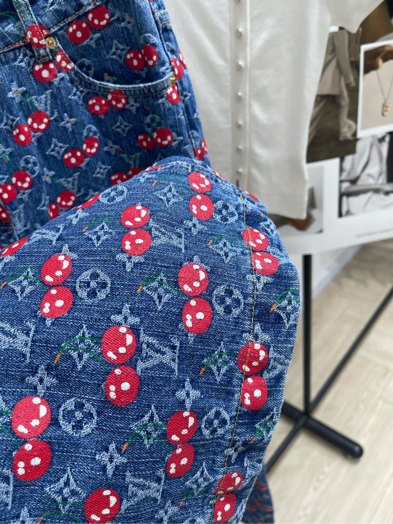 L 25 Dark blue old flower cherry denim pants
