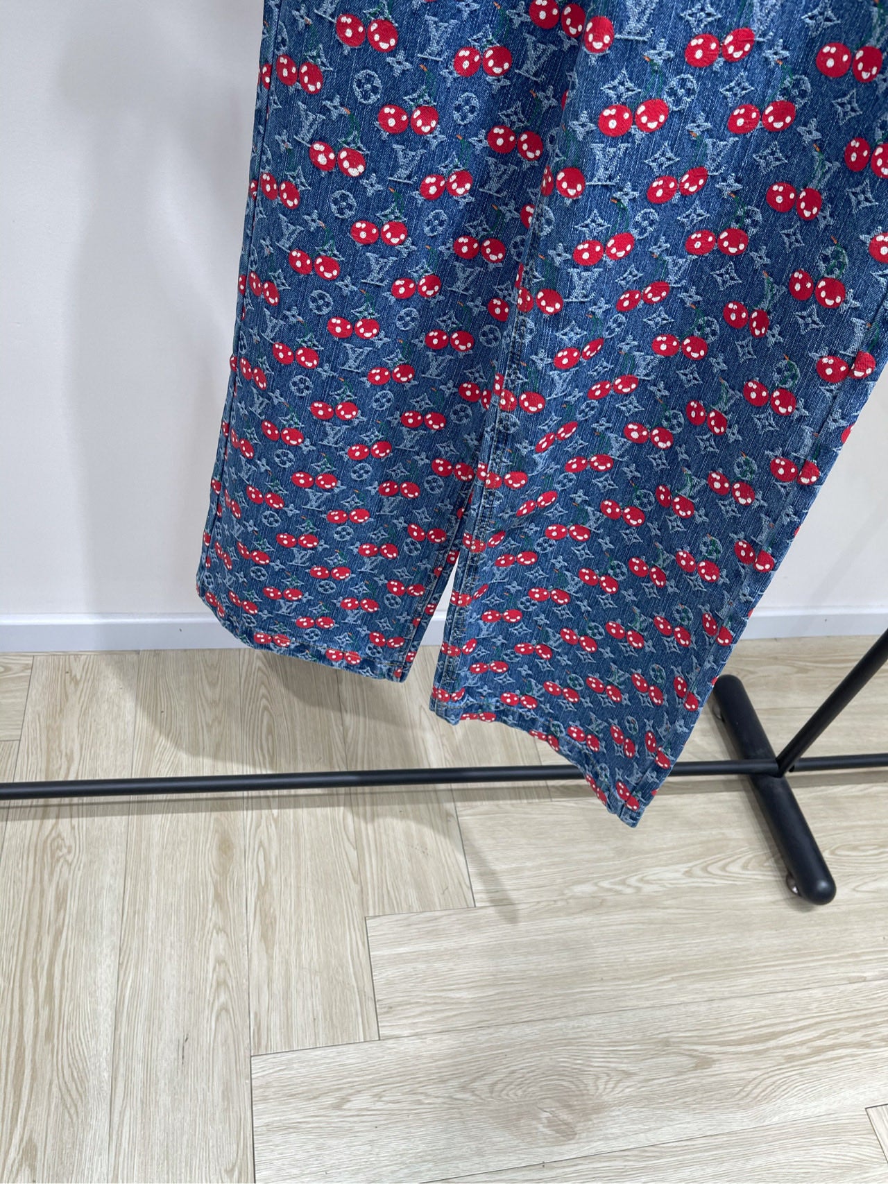 L 25 Dark blue old flower cherry denim pants