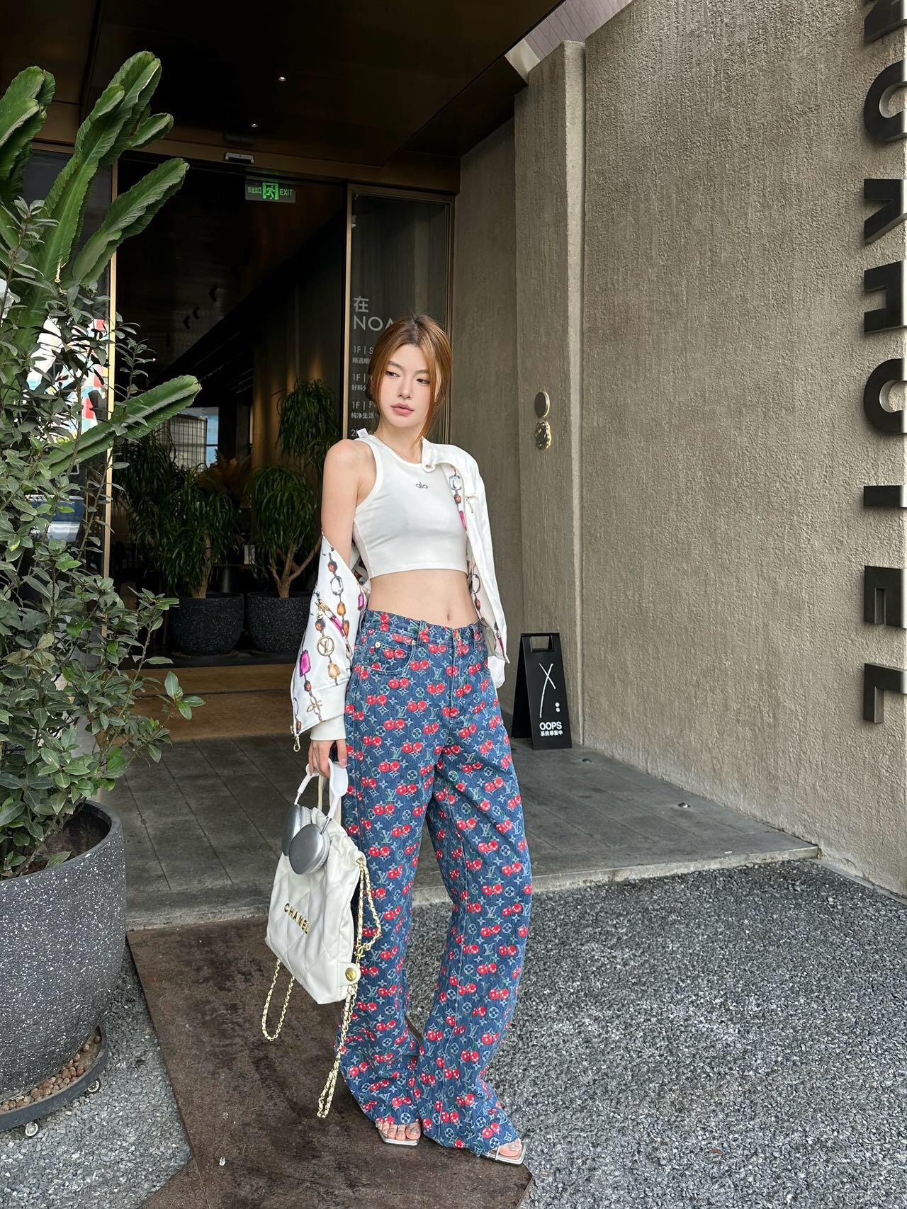 L 25 Dark blue old flower cherry denim pants