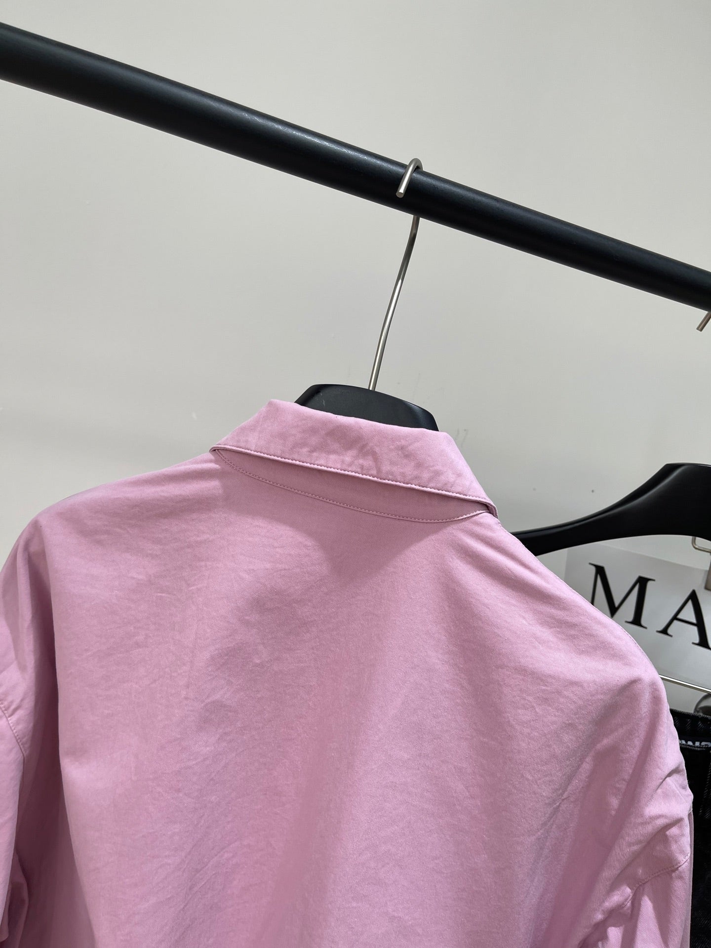 P 25 Pink small logo zipper lapel jacket
