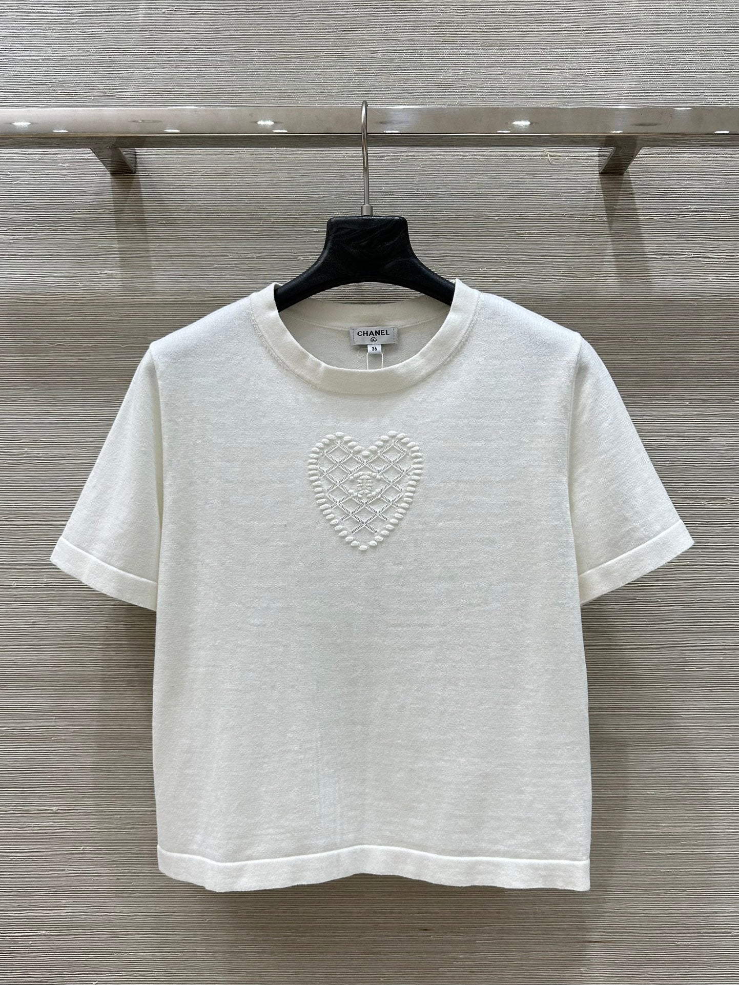 C 25 nouveaux produits, j'adore le haut à manches courtes en tricot double C