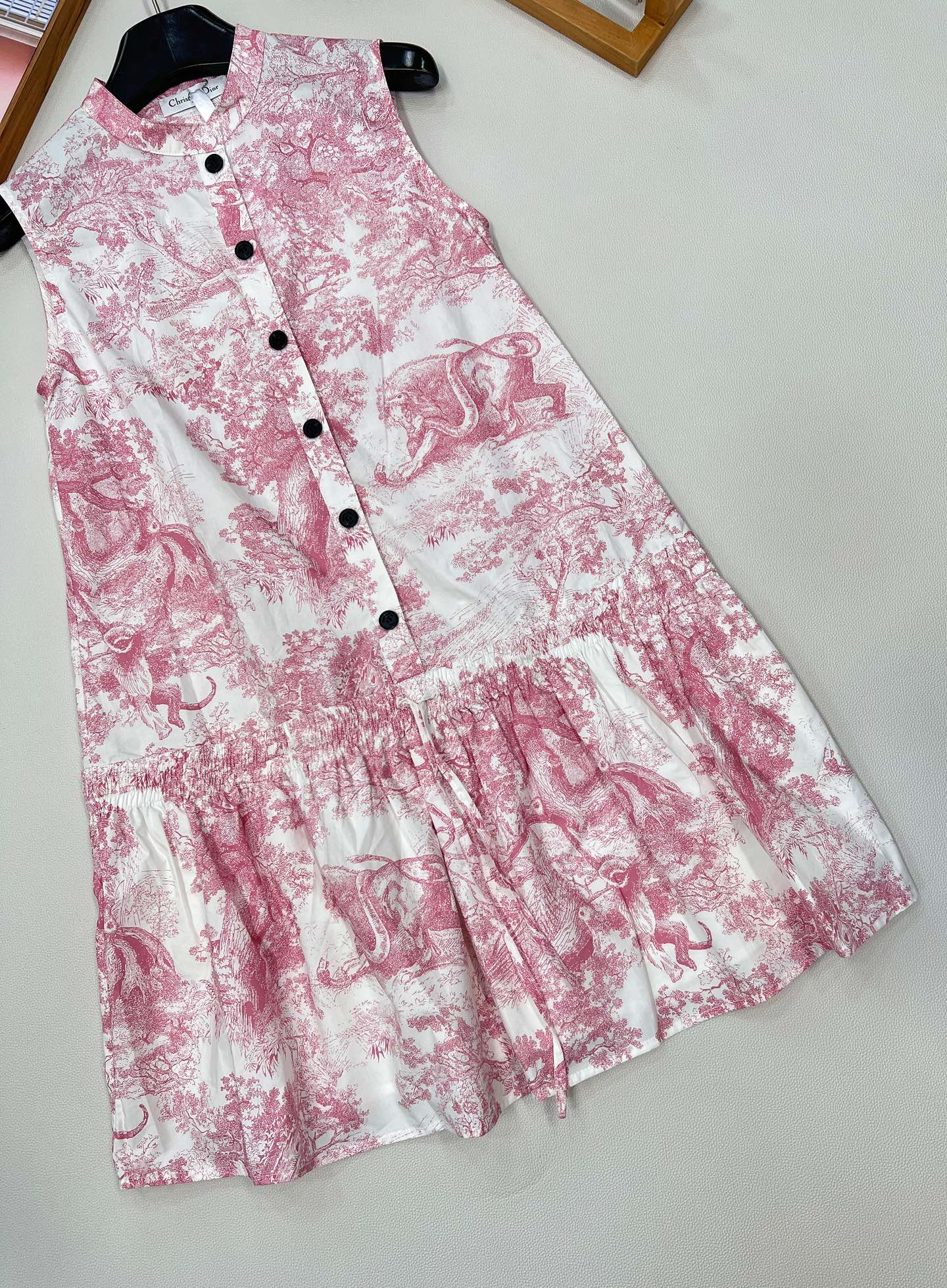D 25 new style stand-up collar sleeveless printed vest dress.