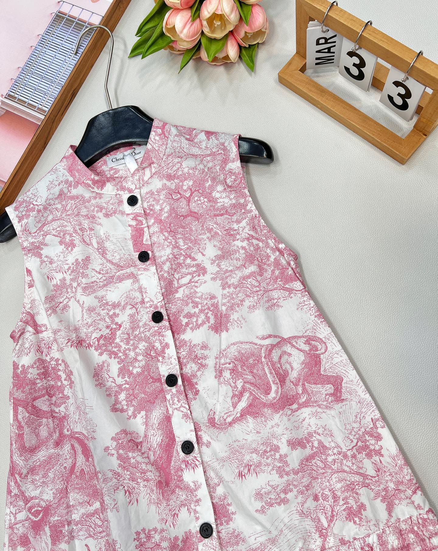 D 25 new style stand-up collar sleeveless printed vest dress.