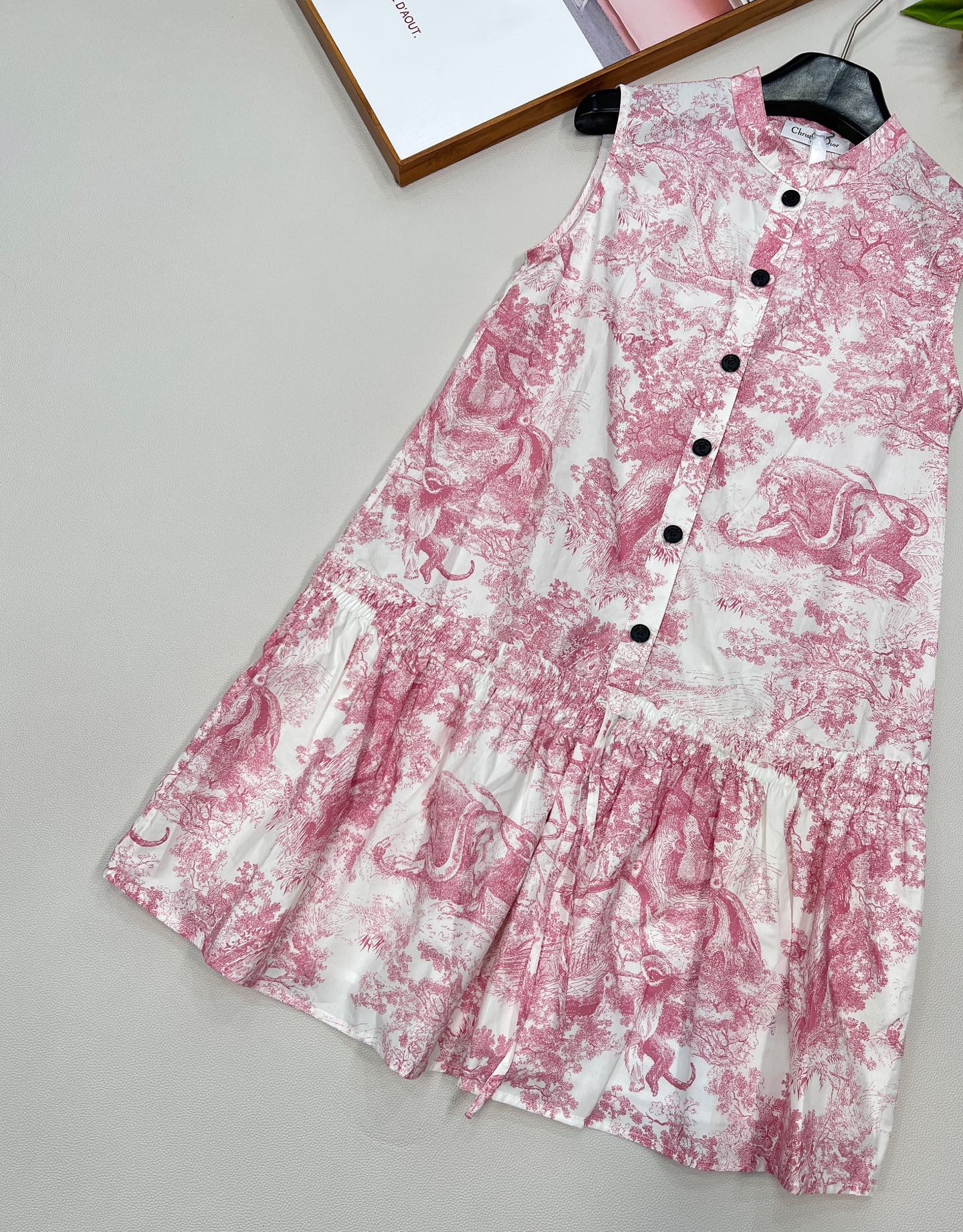 D 25 new style stand-up collar sleeveless printed vest dress.