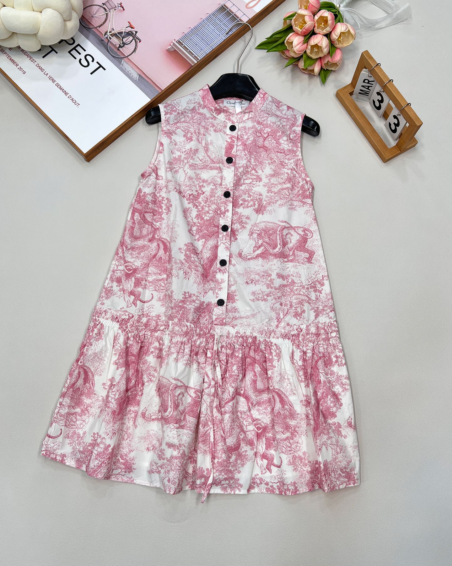 D 25 new style stand-up collar sleeveless printed vest dress.