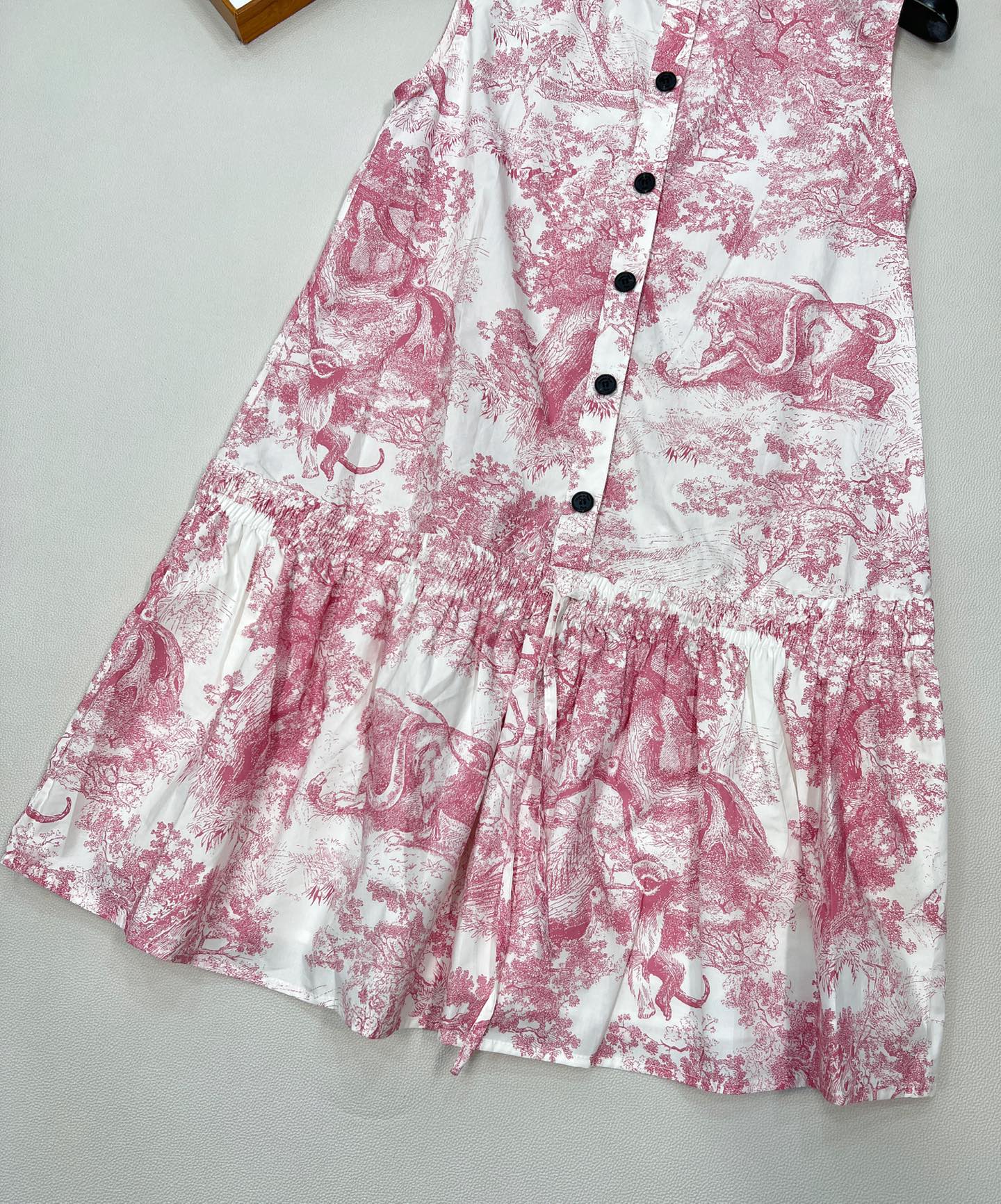 D 25 new style stand-up collar sleeveless printed vest dress.