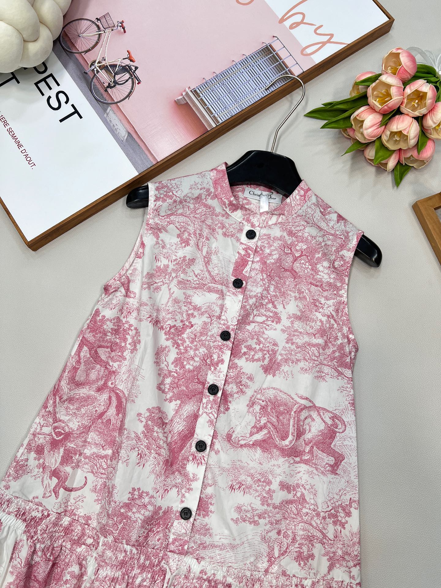 D 25 new style stand-up collar sleeveless printed vest dress.