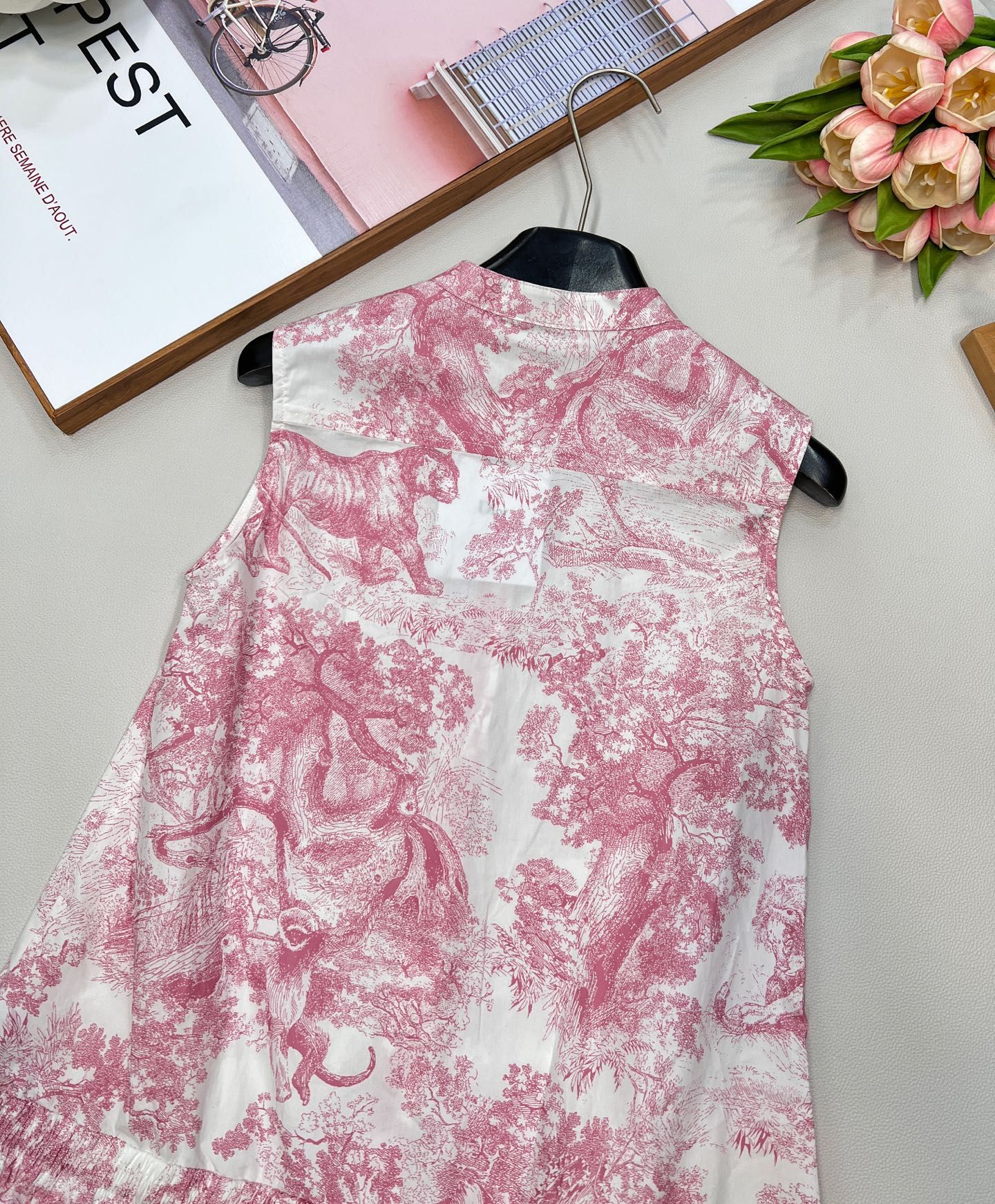 D 25 new style stand-up collar sleeveless printed vest dress.