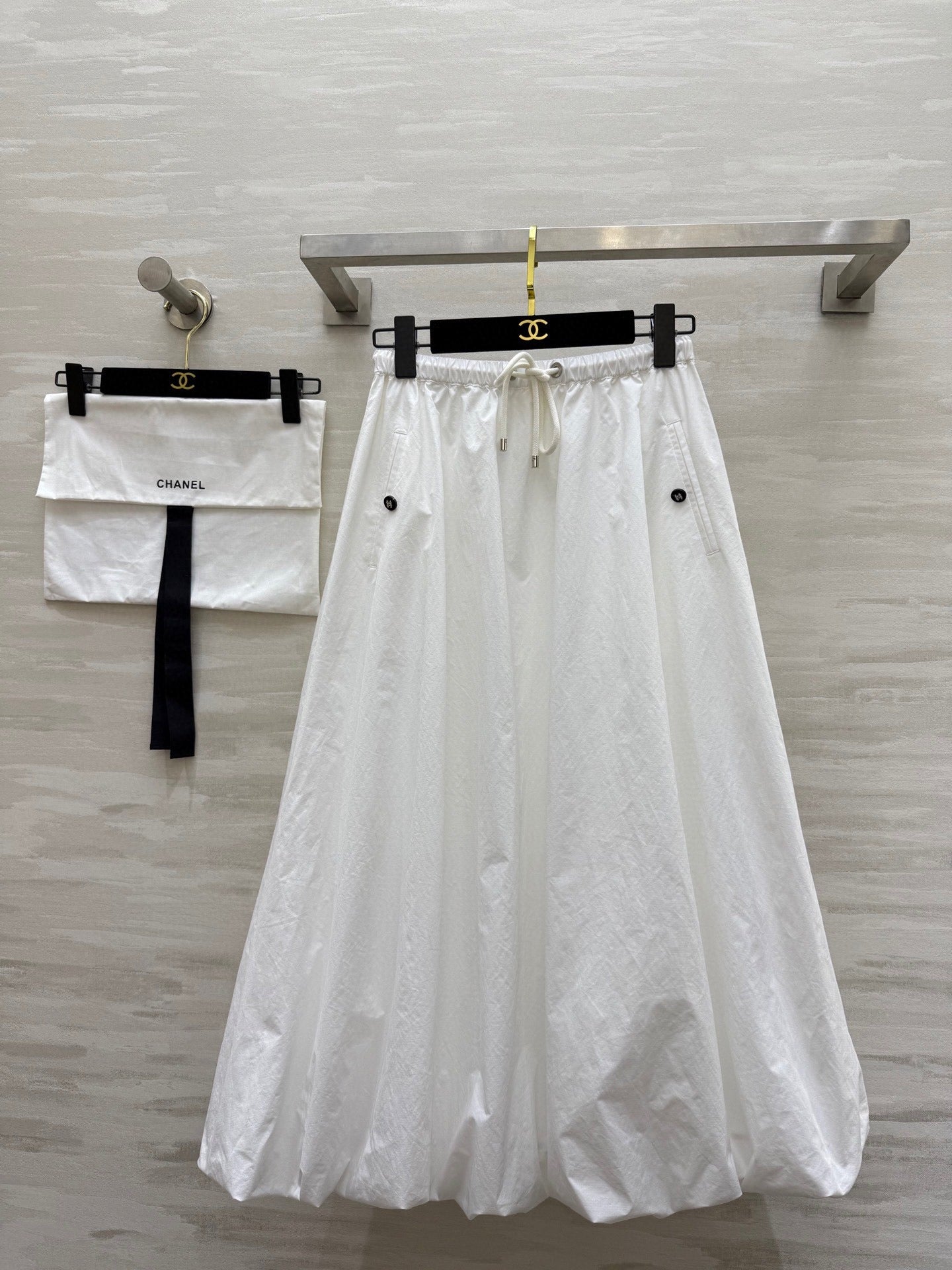 C 25 Medieval Flower Pod Half Skirt (Black & White)