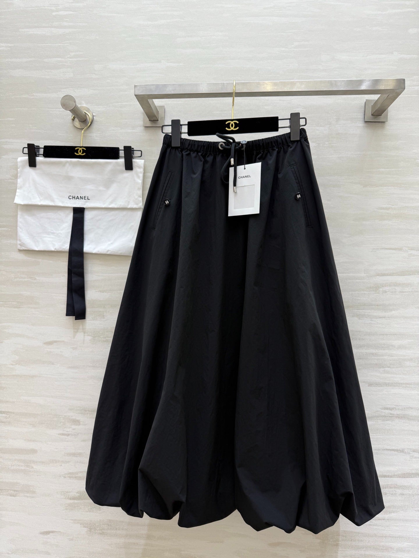 C 25 Medieval Flower Pod Half Skirt (Black & White)