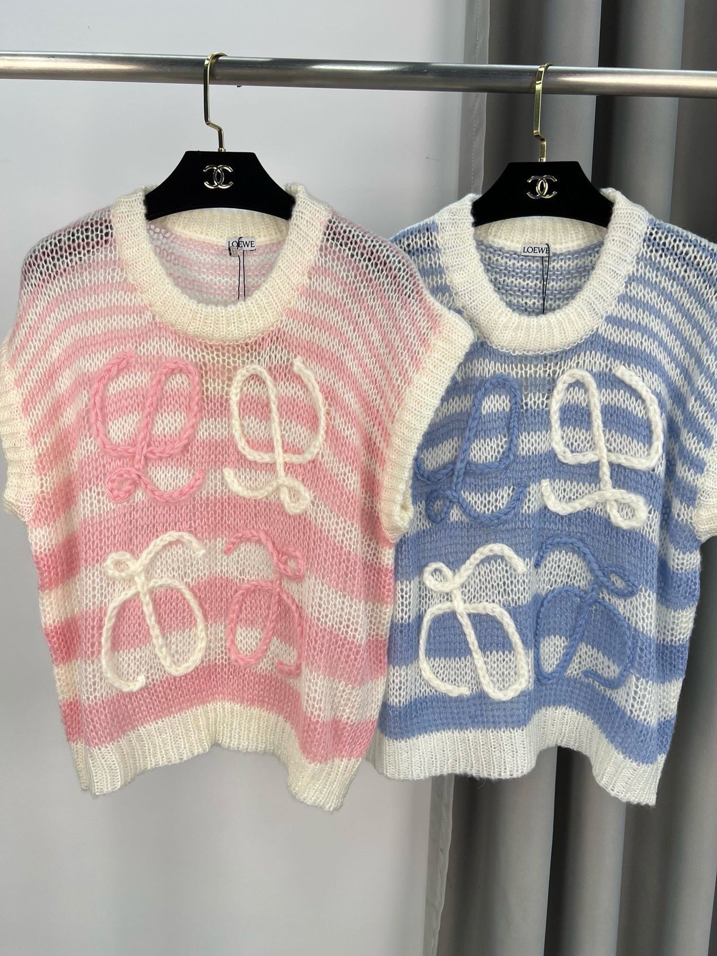 LO 25 Logo jacquard cutout round neck knit tank top