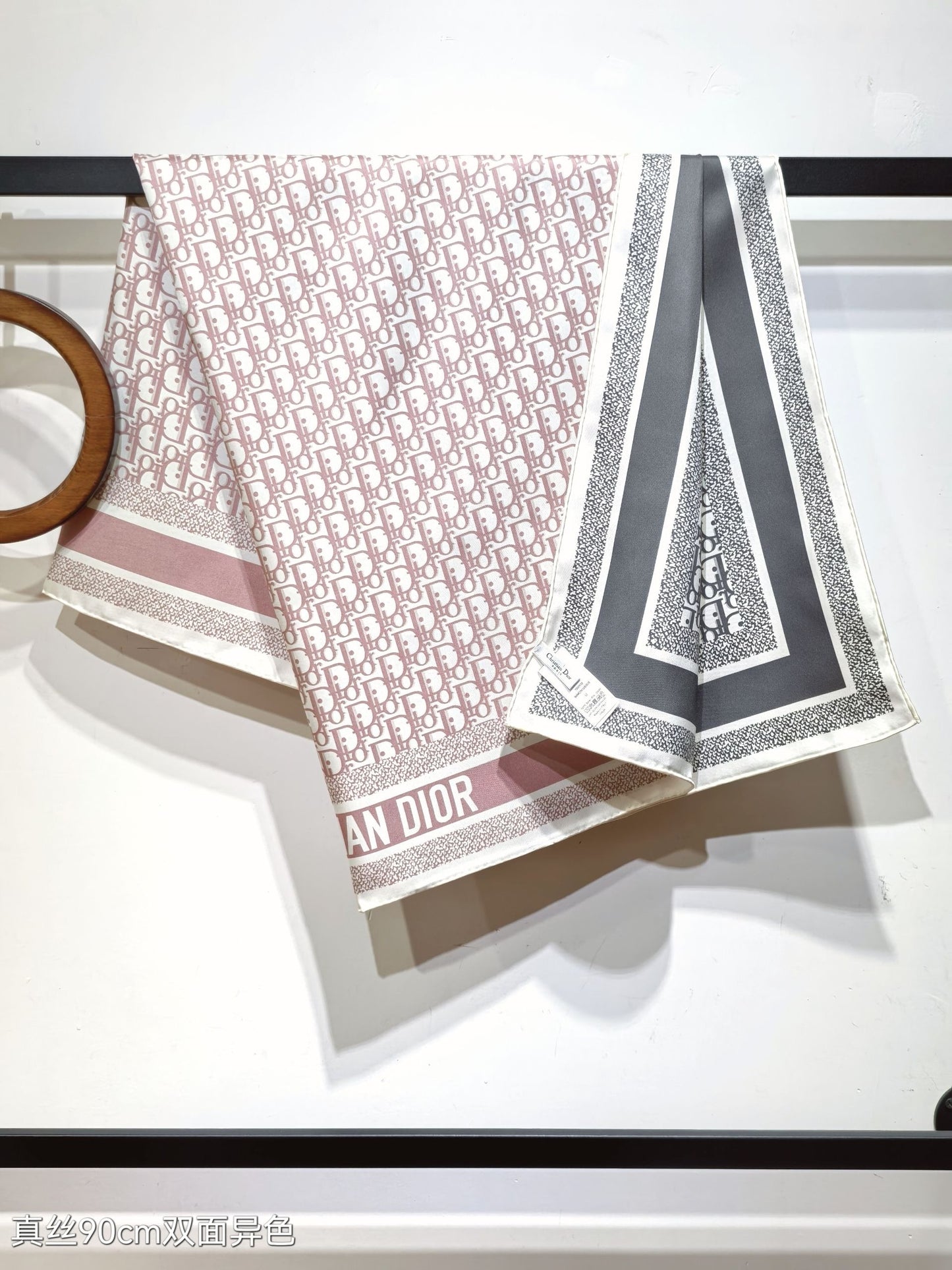 D 25 Double-sided, full-printed silk scarf