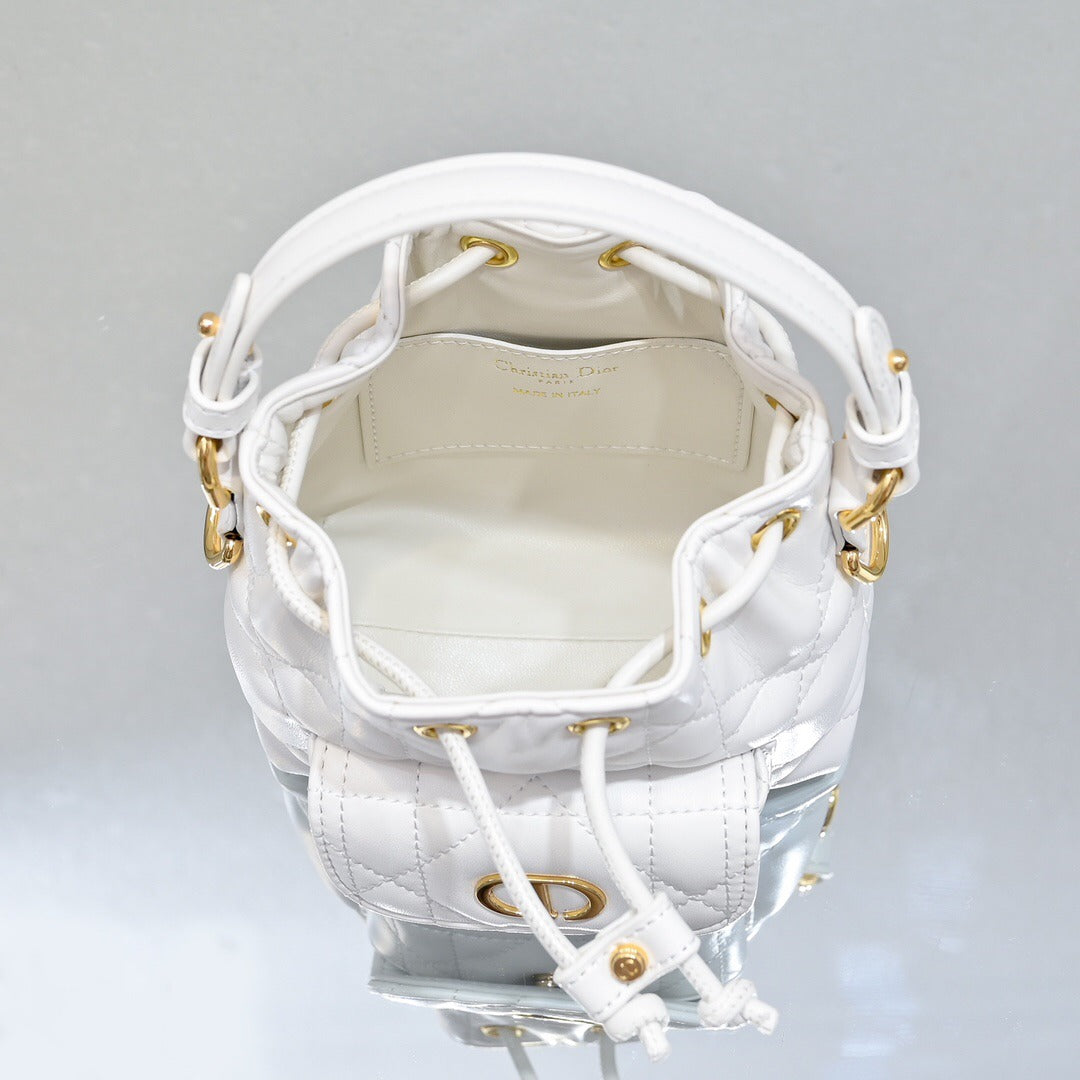 D 25 caro Bucket bag