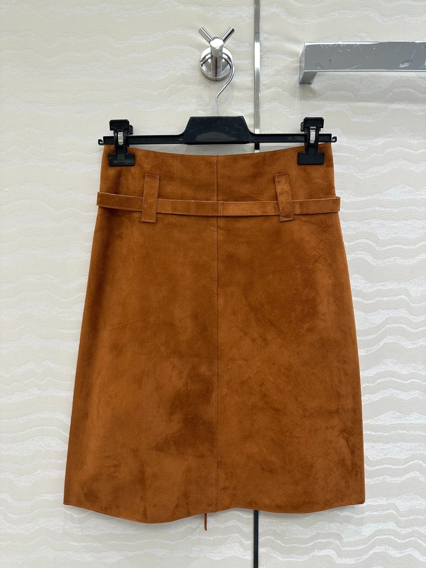 P 25 Fashionable lambskin skirt
