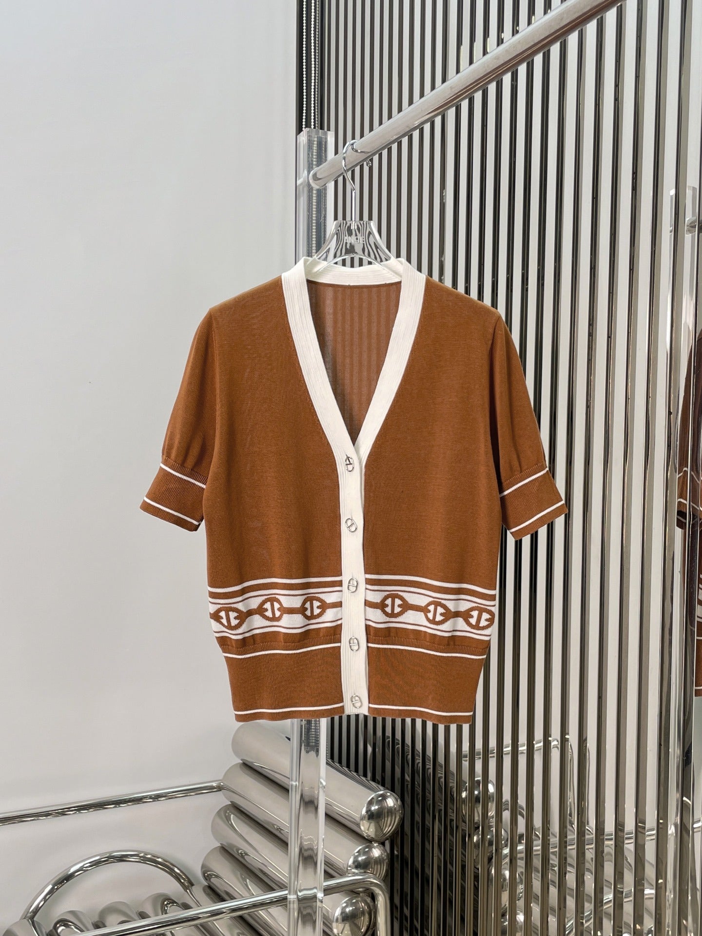 Cardigan en tricot jacquard à manches courtes et col en V H 25