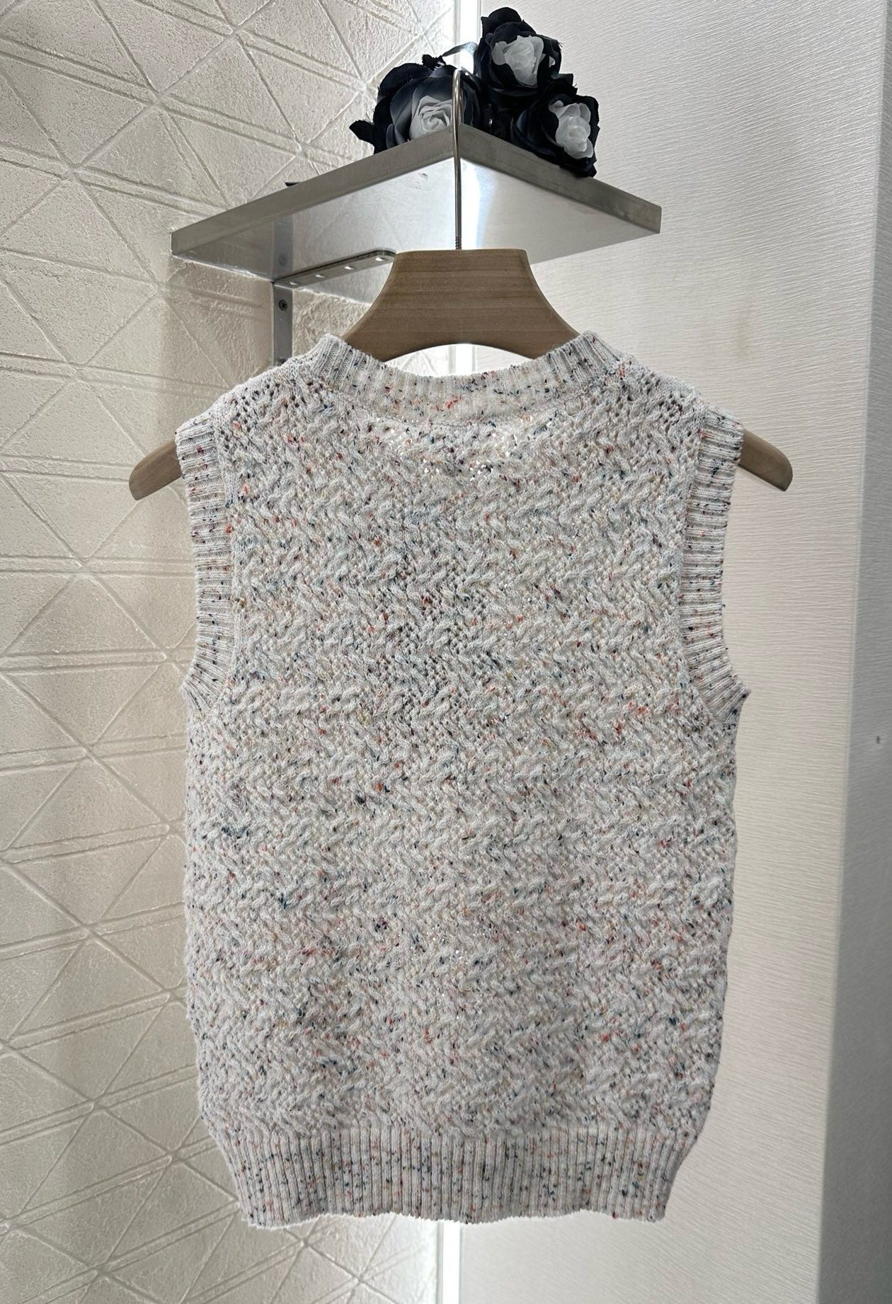 C 25 Leaf Knit Vest