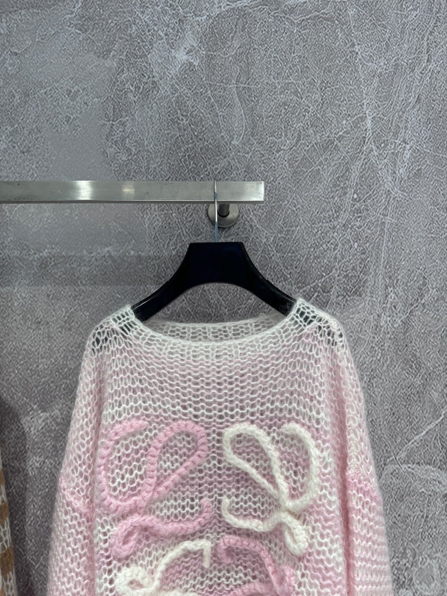 LO 25 Pink mohair sweater