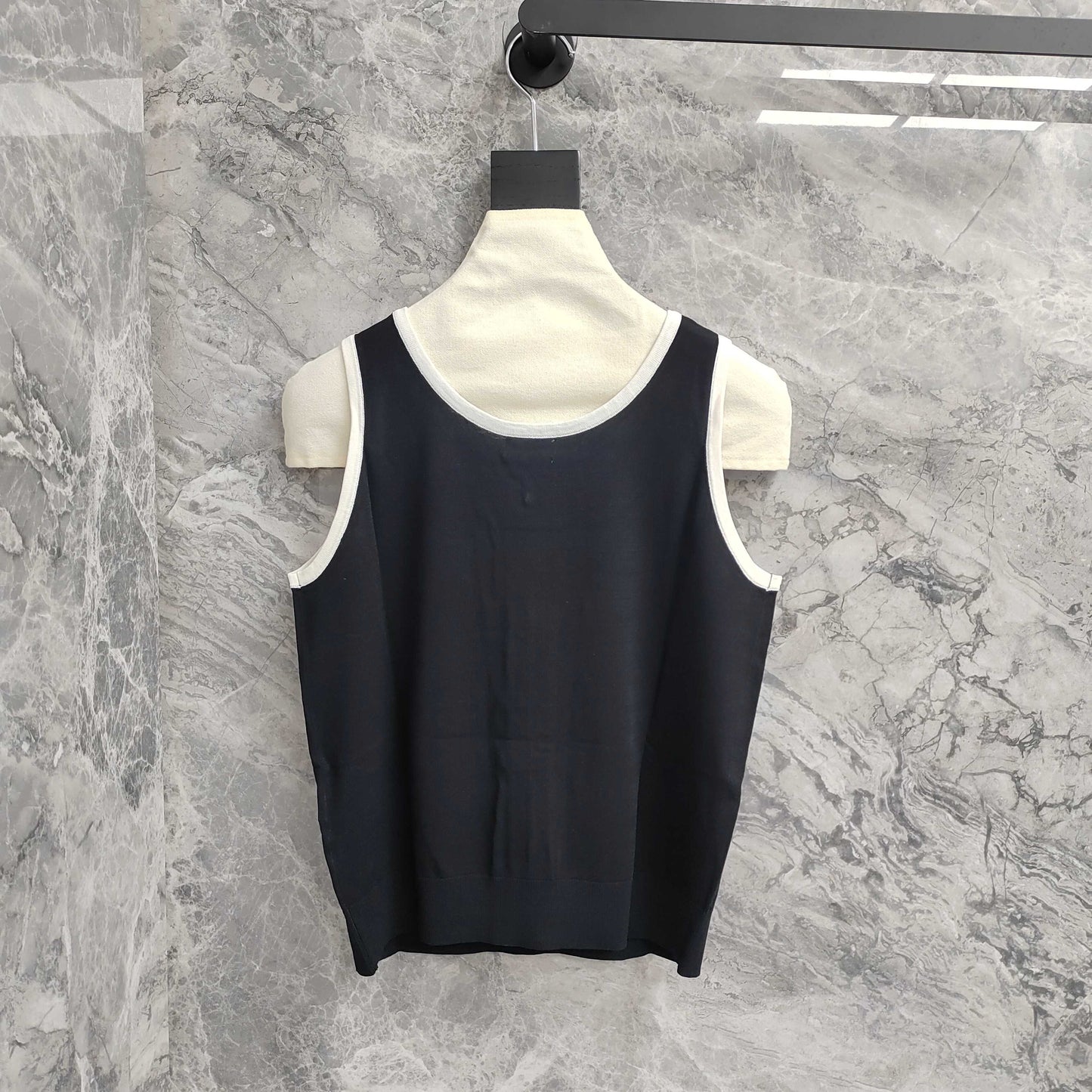 C 25 Black and White Color Clash Bow Knit Vest