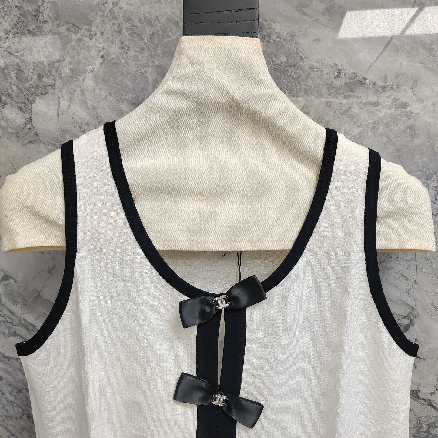 C 25 Black and White Color Clash Bow Knit Vest
