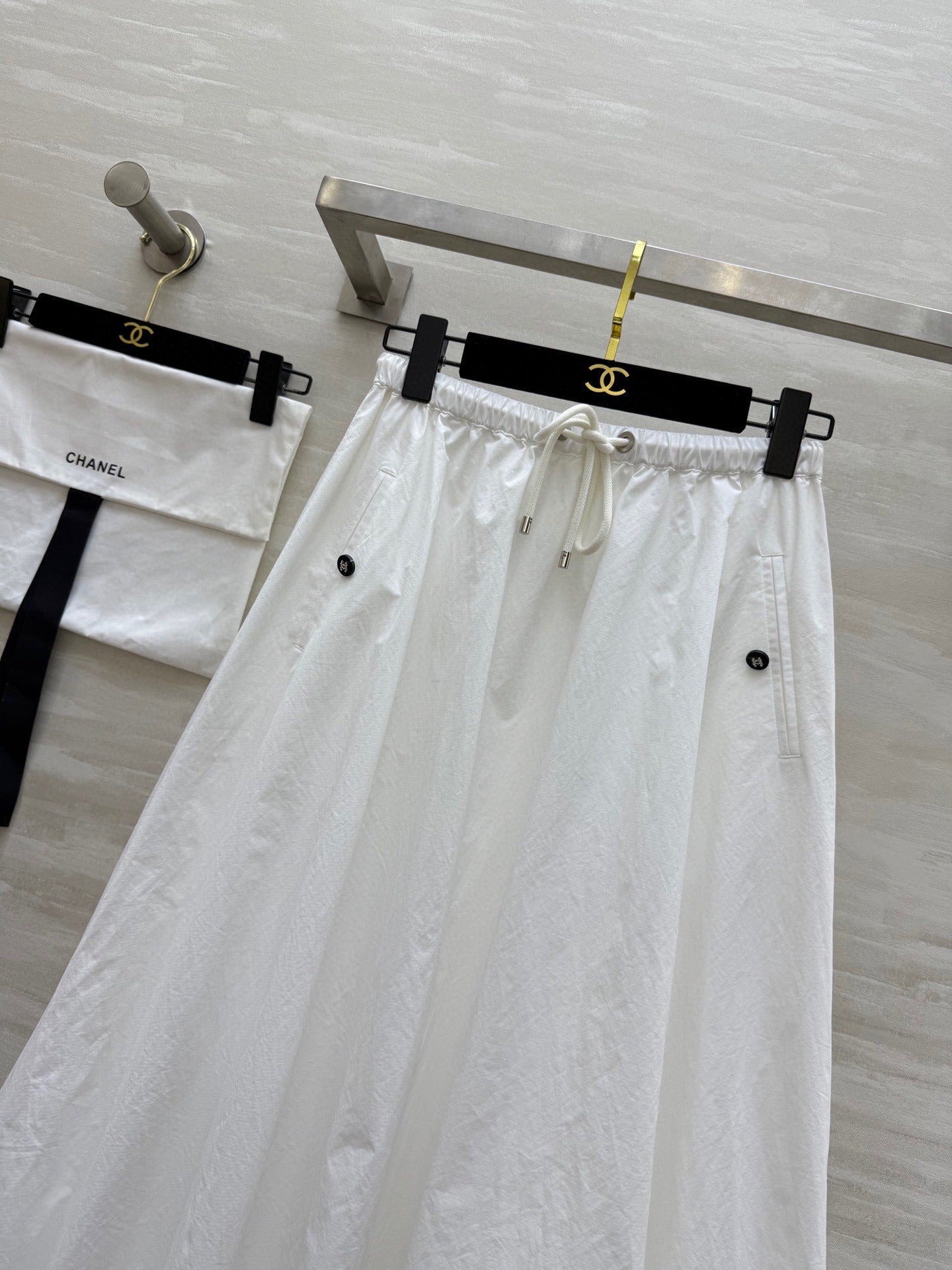 C 25 Medieval Flower Pod Half Skirt (Black & White)