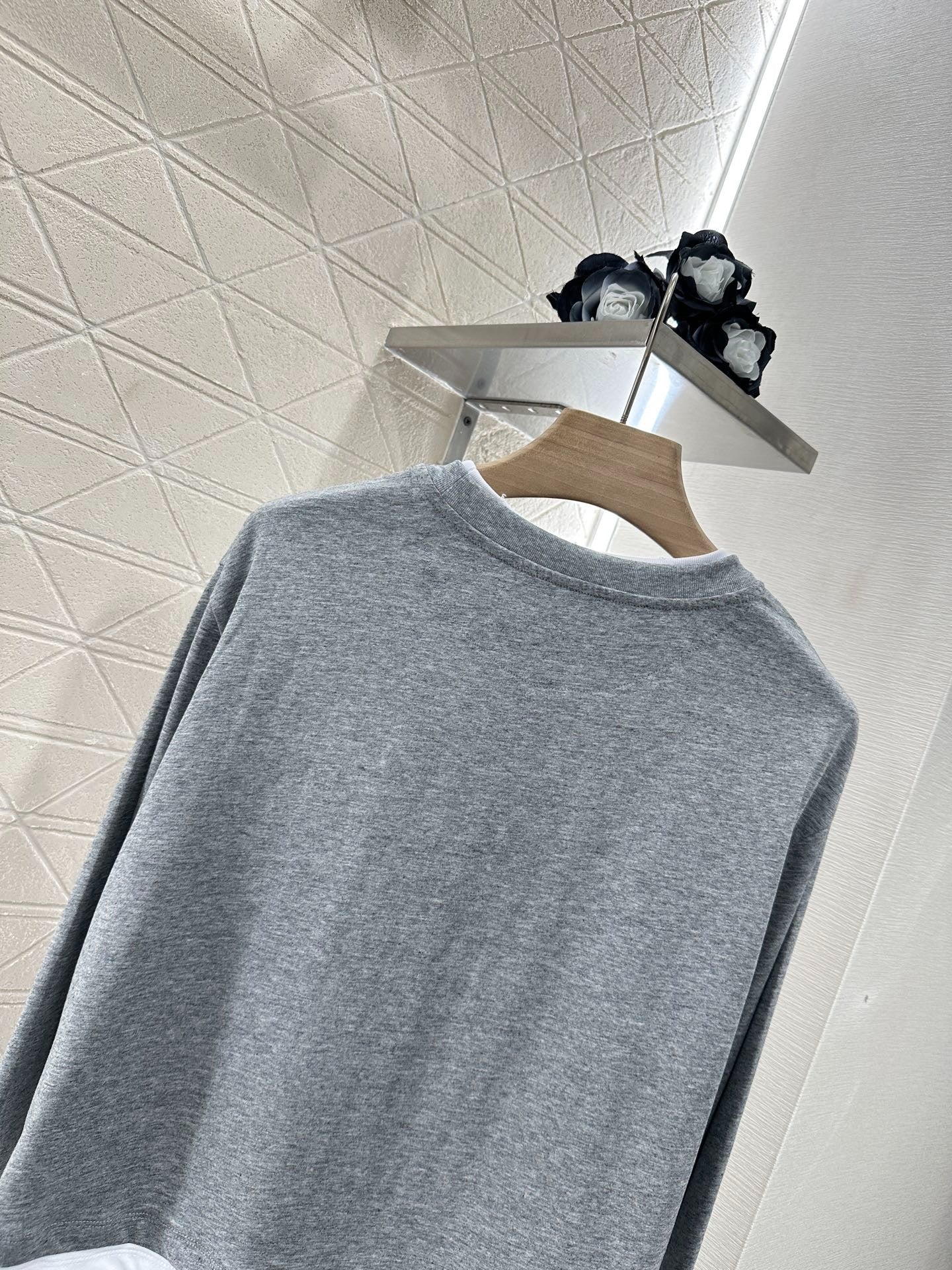 P 25 False Two Piece Round Neck Long Sleeve